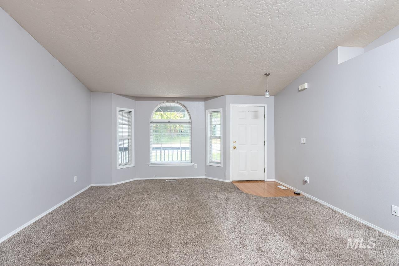 2605 Sunflower Drive Property Photo 4