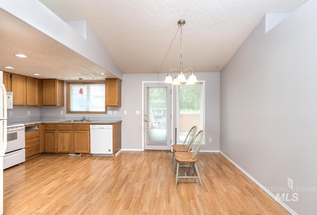 2605 Sunflower Drive Property Photo 5