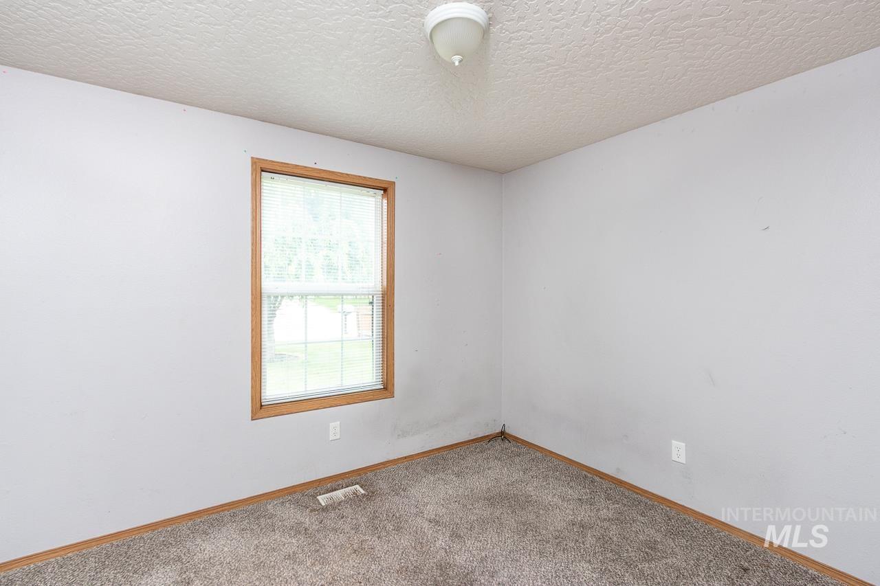 2605 Sunflower Drive Property Photo 9