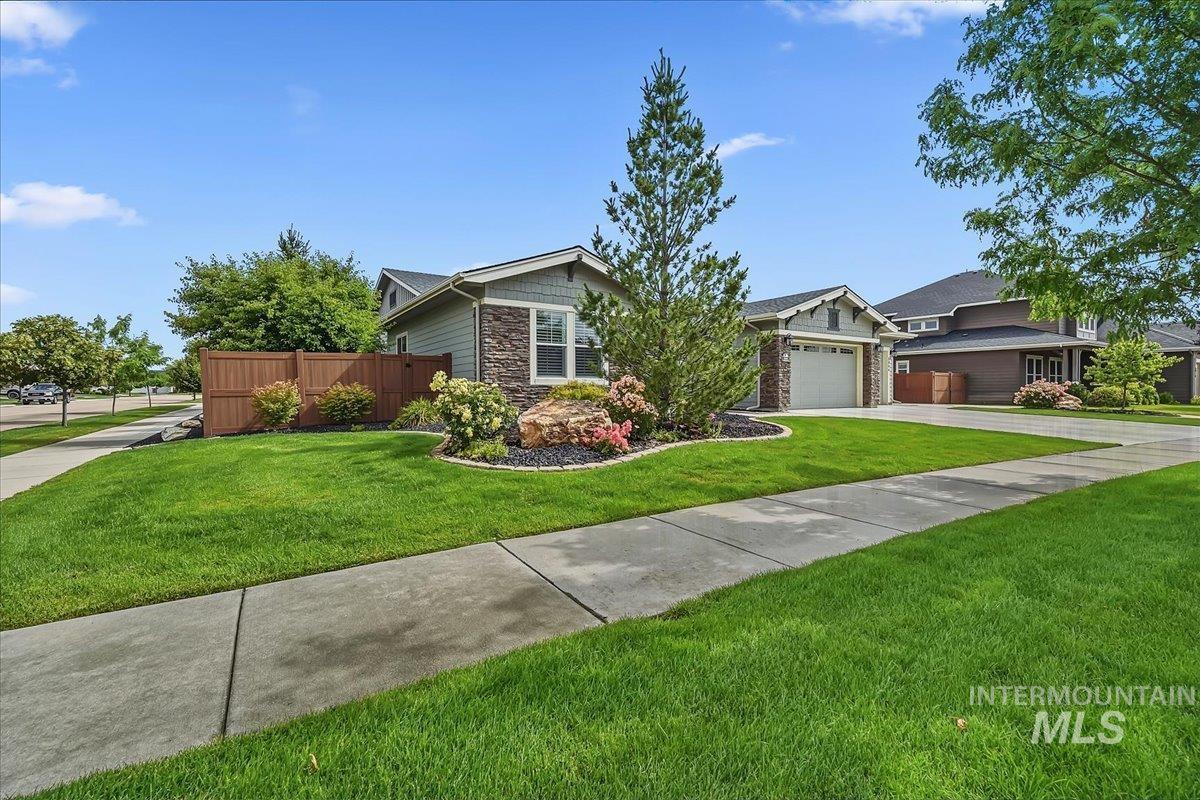 5944 W. Braveheart Dr. Property Photo 2
