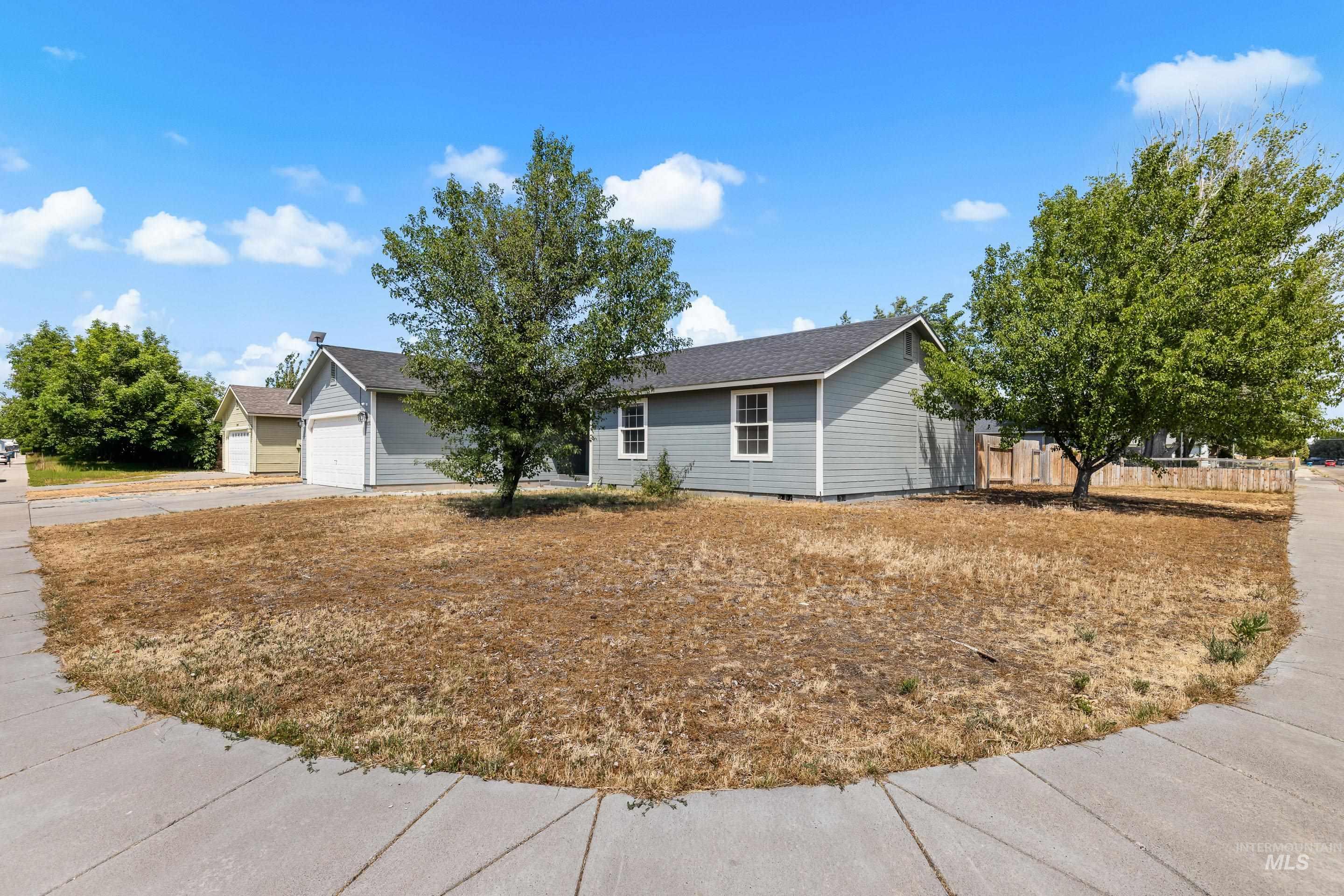 1230 Del Mar St Property Photo 4