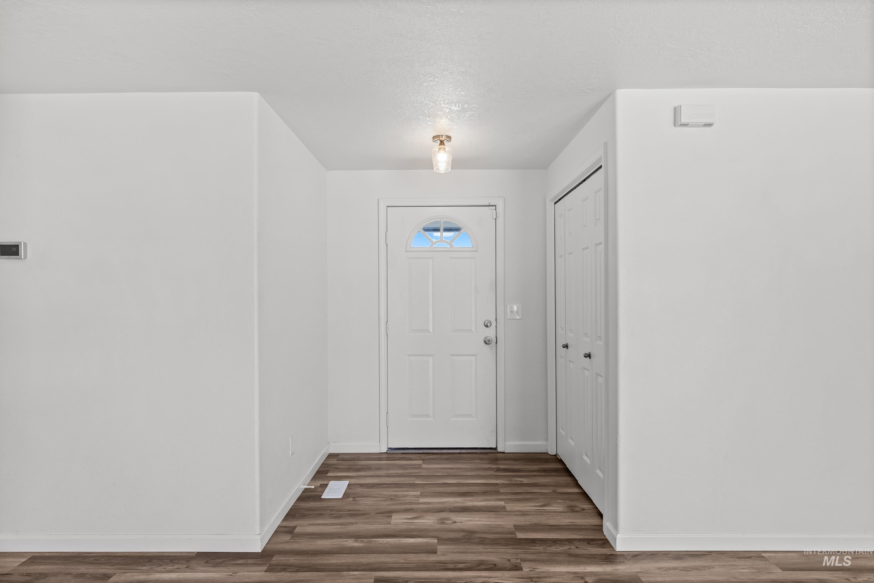 1230 Del Mar St Property Photo 6