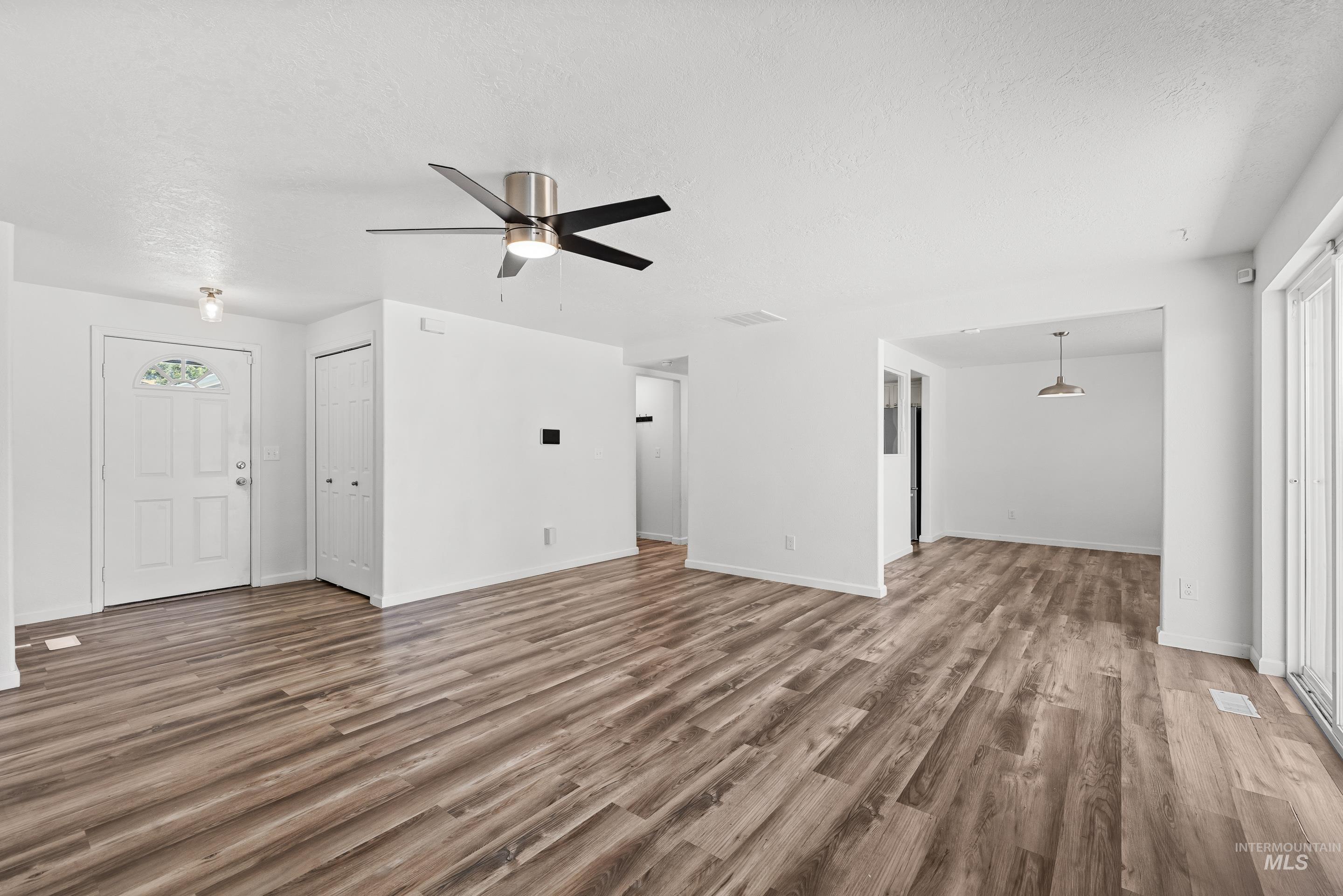 1230 Del Mar St Property Photo 9