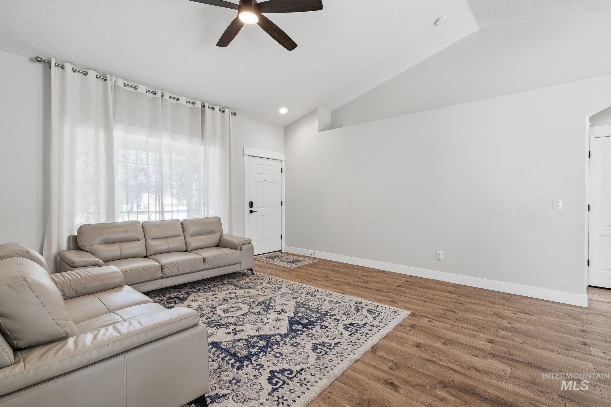 10639 Empress St Property Photo 3
