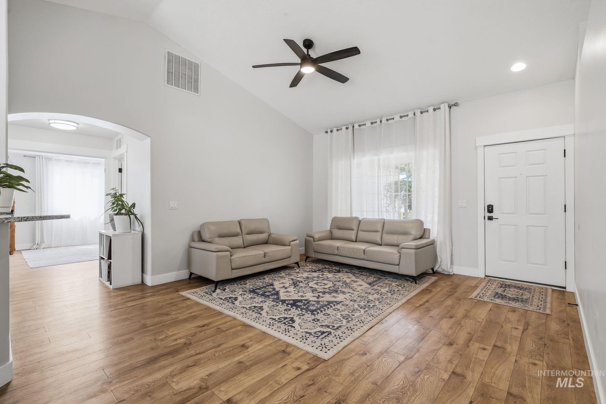 10639 Empress St Property Photo 4