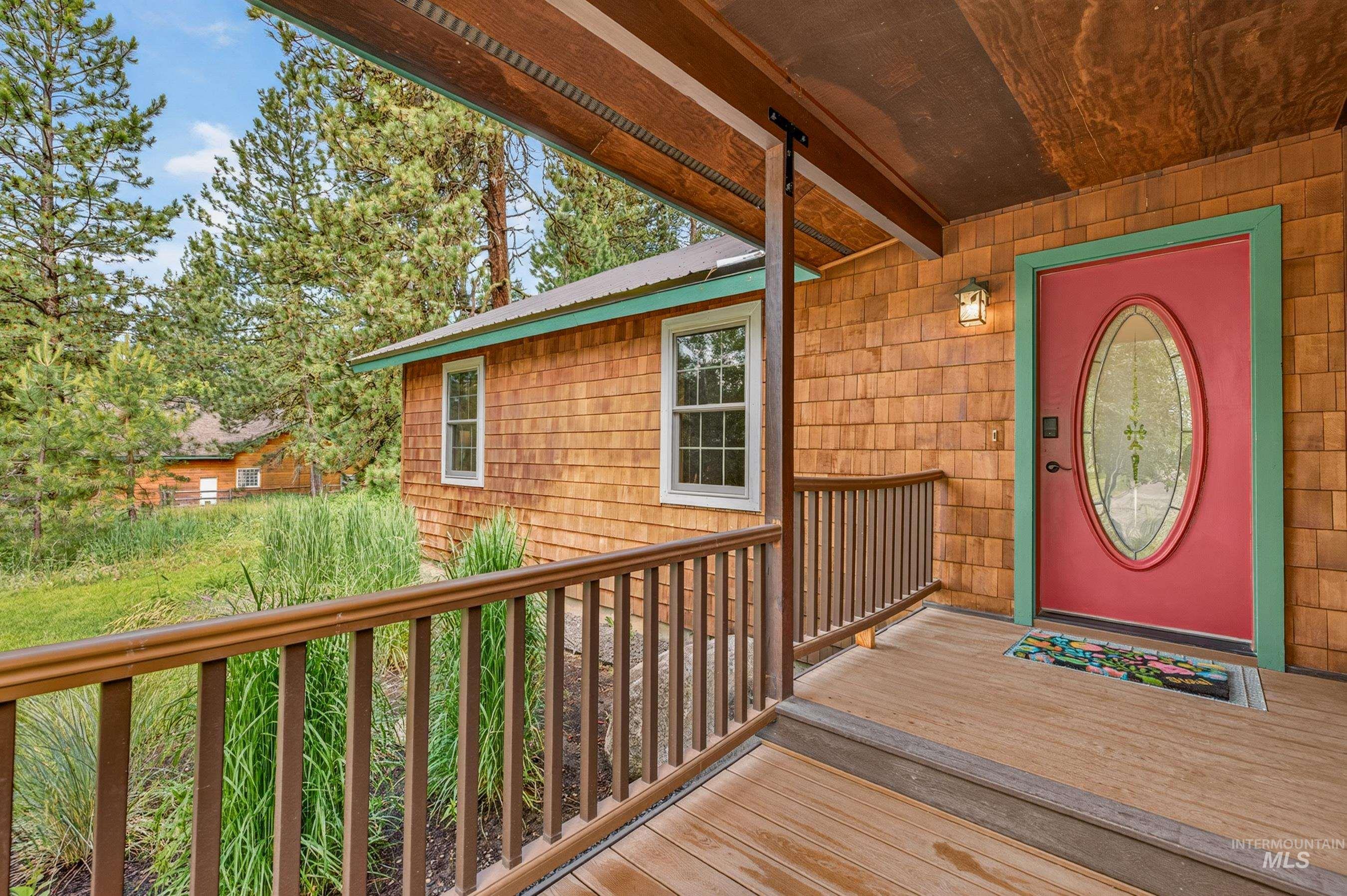 649 Woodlands Drive Property Photo 3