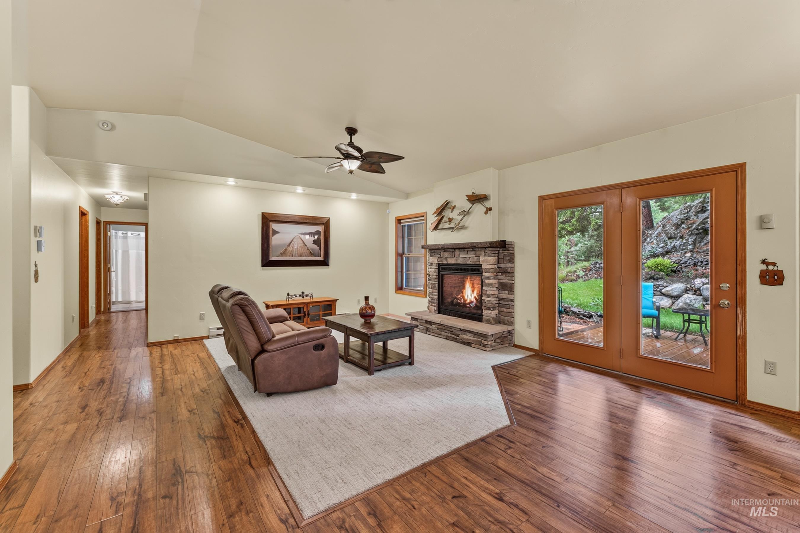 649 Woodlands Drive Property Photo 8
