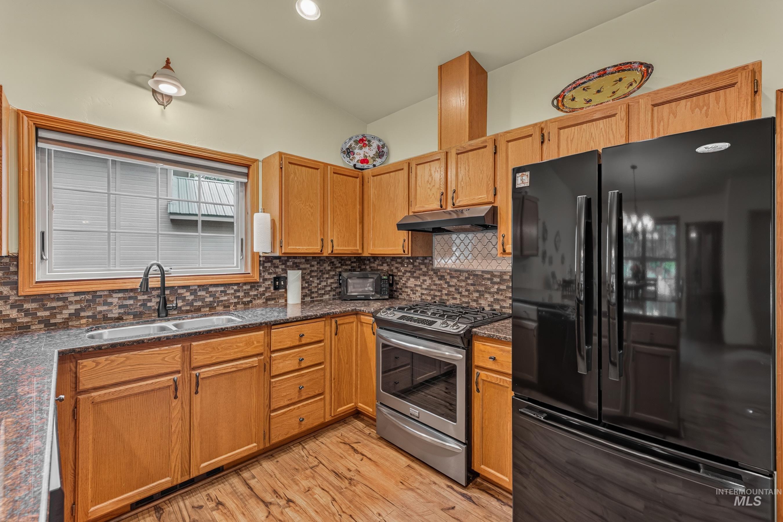 649 Woodlands Drive Property Photo 13