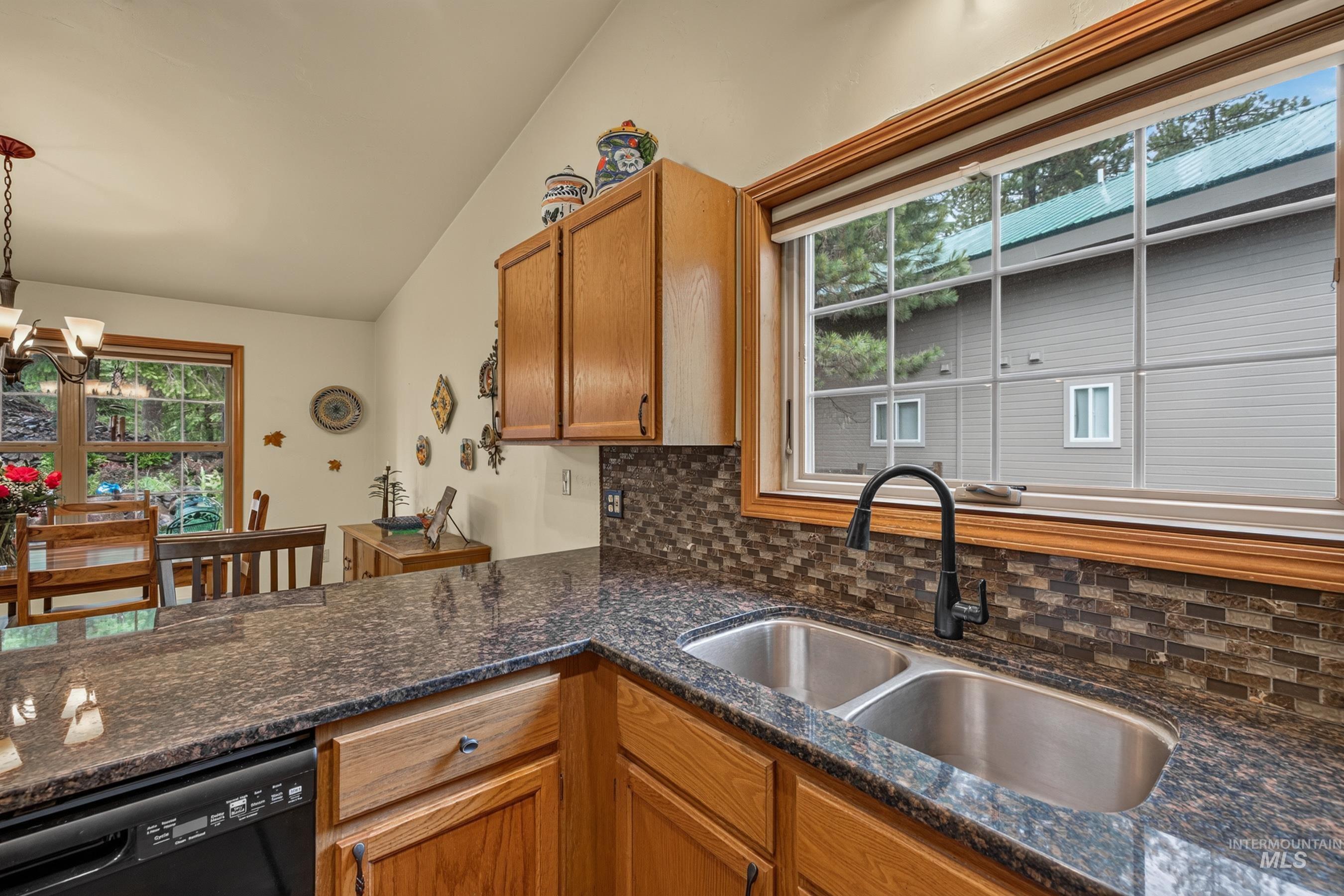 649 Woodlands Drive Property Photo 14