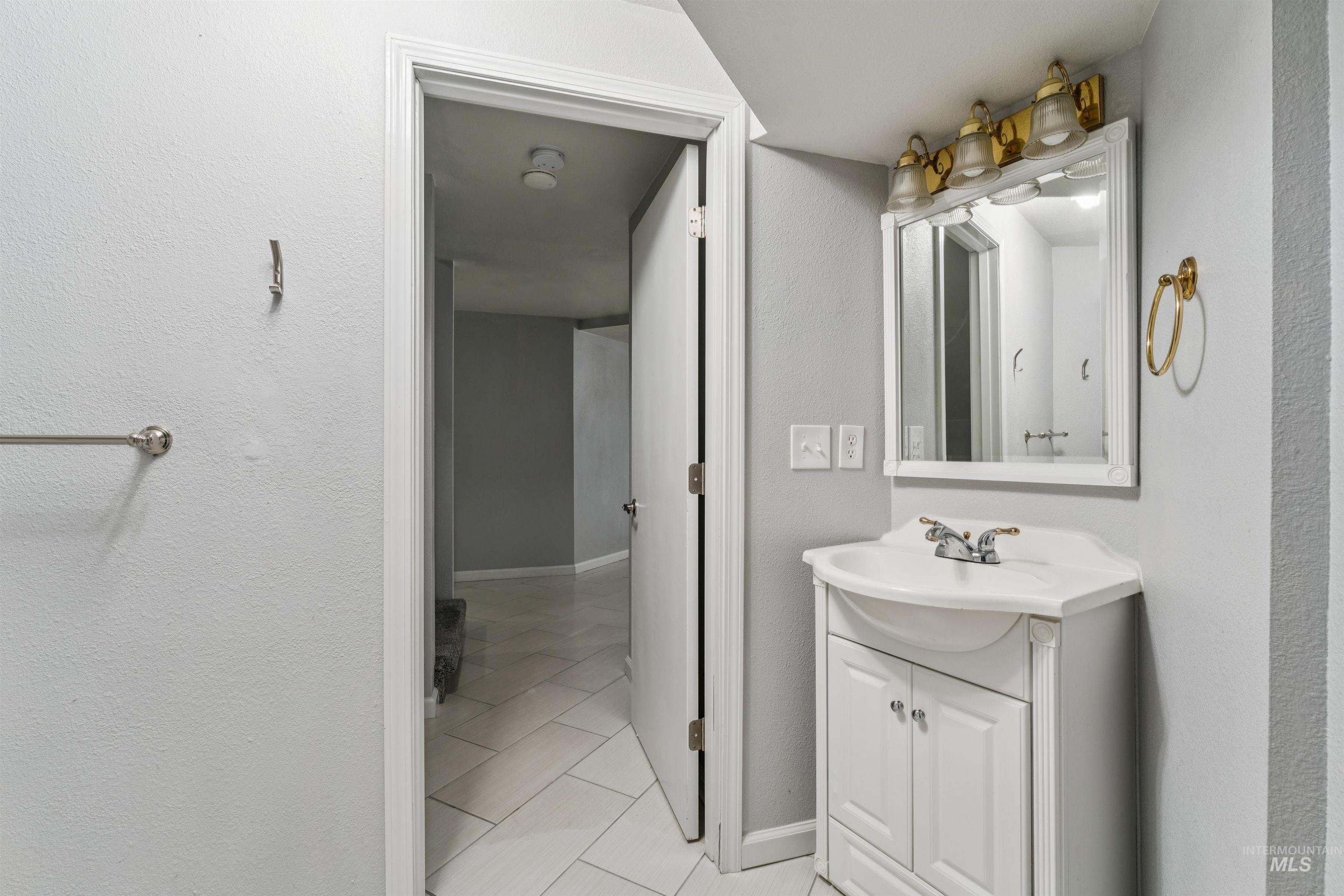 9831 W Ripley St Property Photo 18