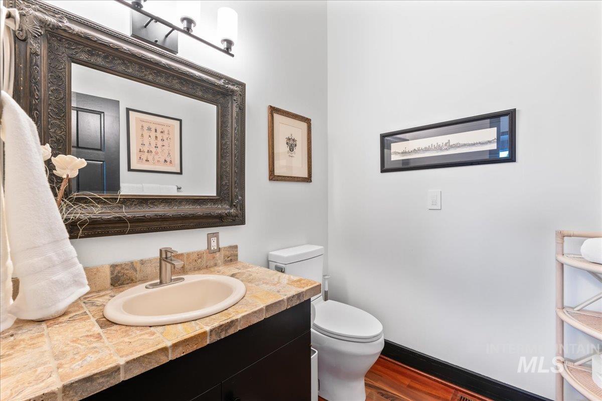 5290 N Sorrento Dr Property Photo 25