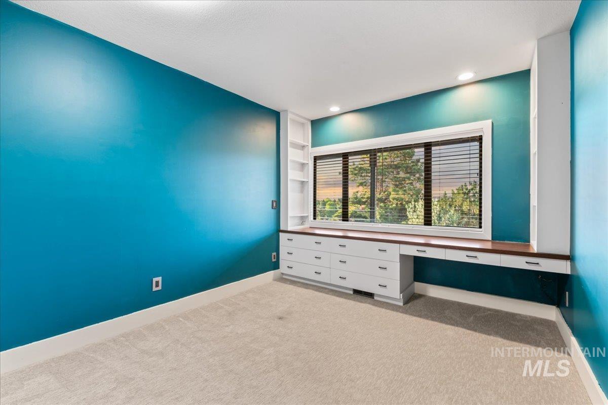 5290 N Sorrento Dr Property Photo 32