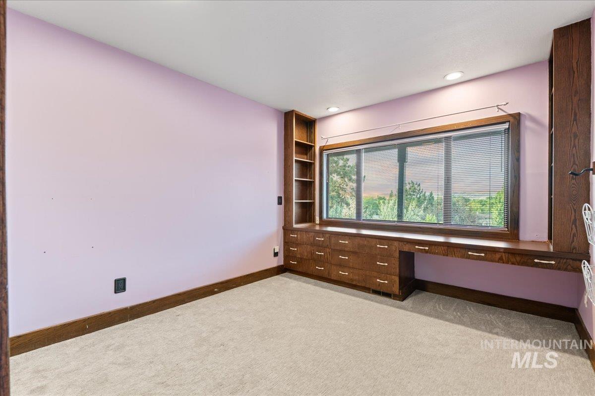5290 N Sorrento Dr Property Photo 34