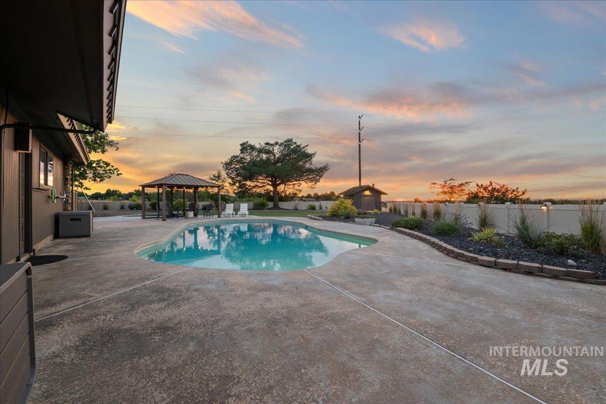 5290 N Sorrento Dr Property Photo 37