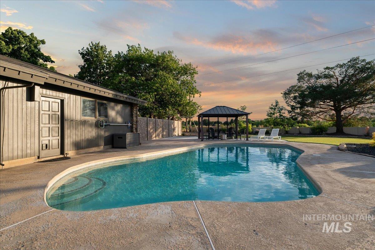 5290 N Sorrento Dr Property Photo 38