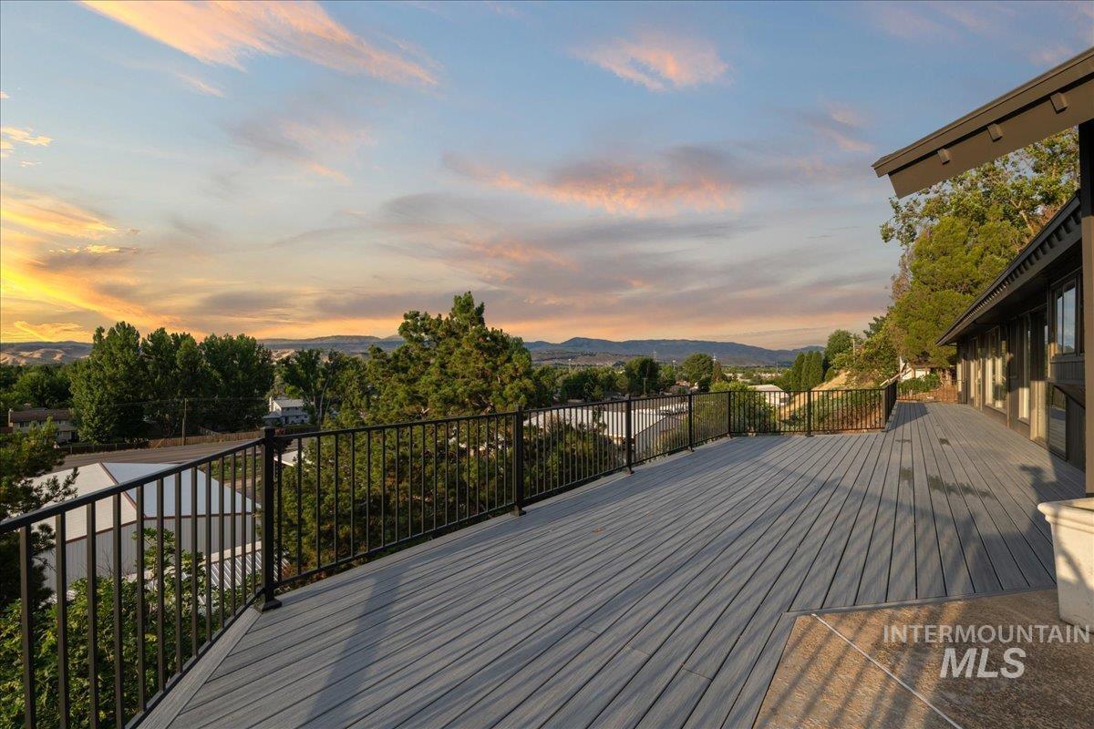 5290 N Sorrento Dr Property Photo 41