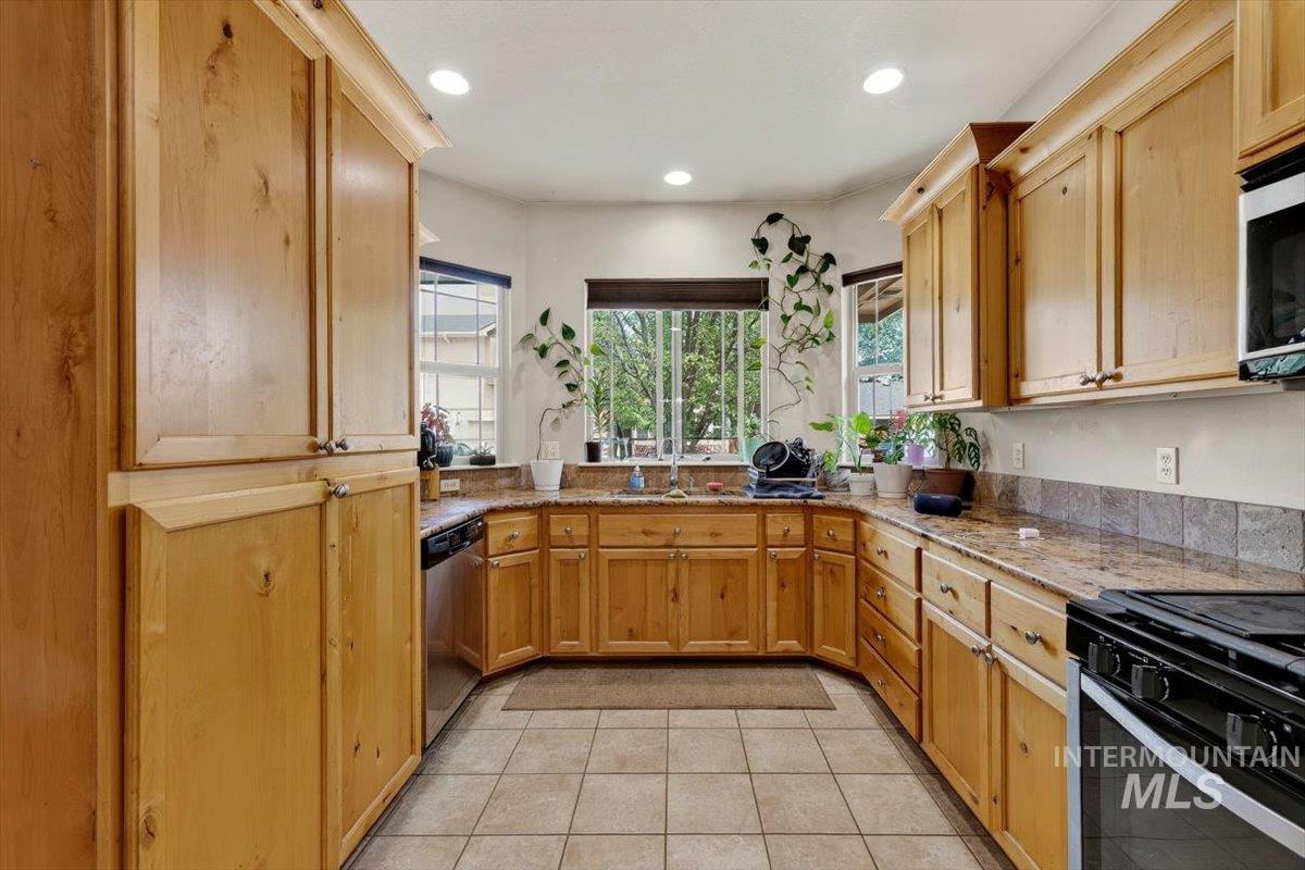 7342 W Gillis Rd Property Photo 4