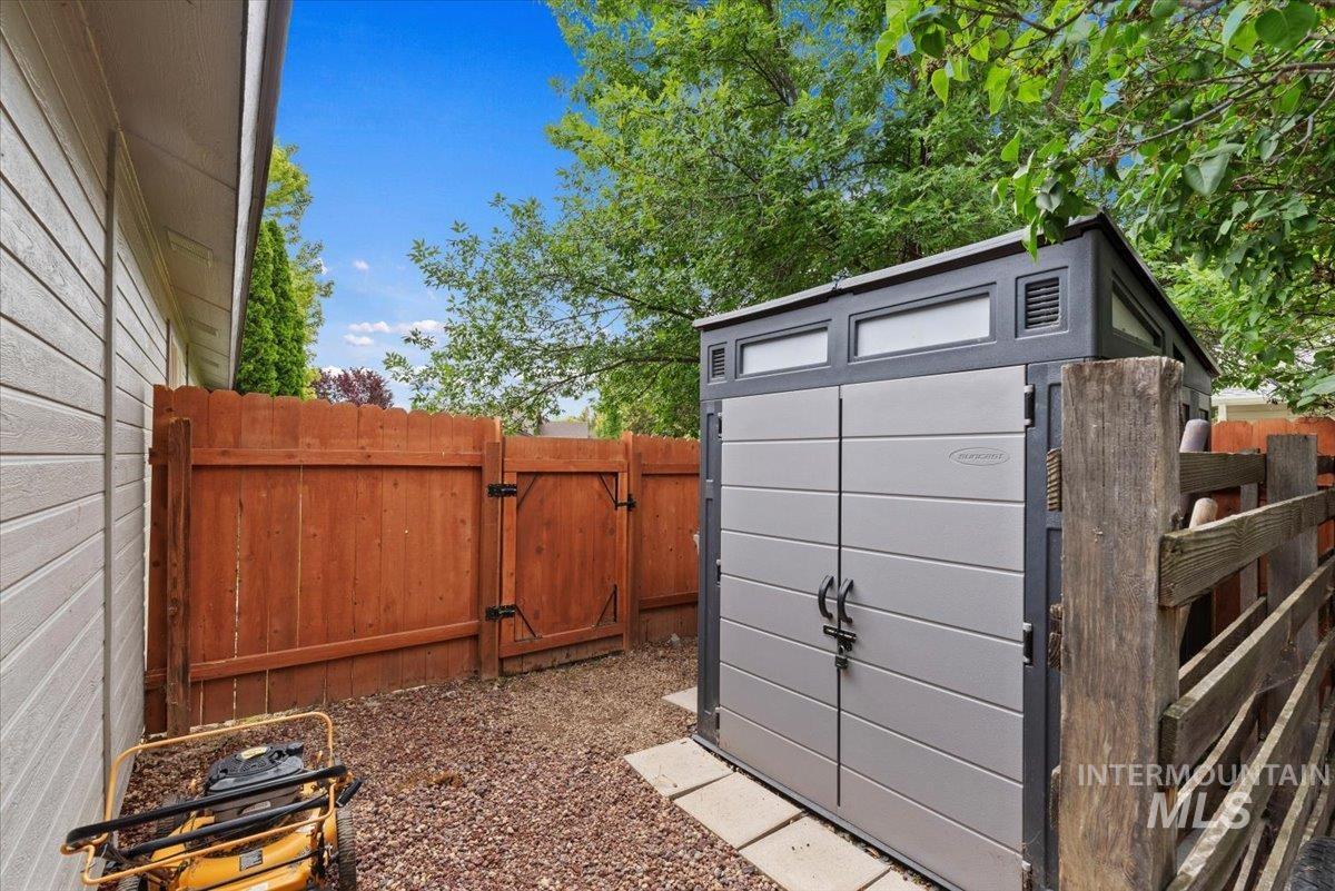 4210 E Carnation Ct. Property Photo 31