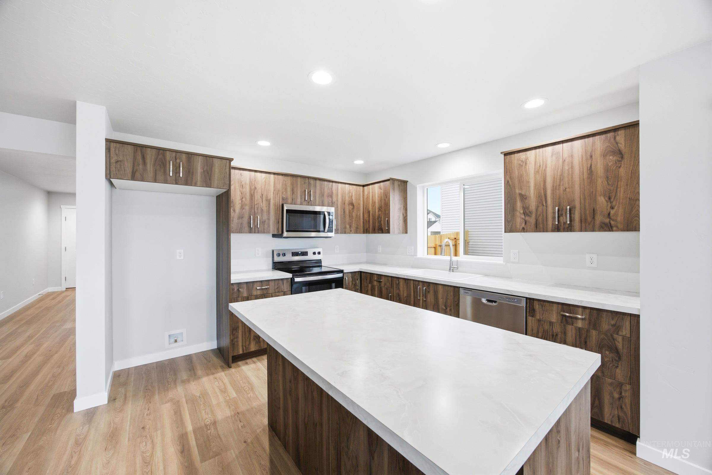 1391 Sunday River St Property Photo 3