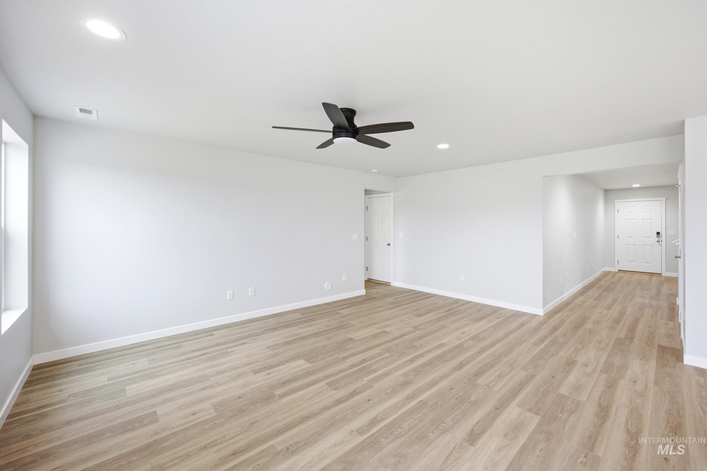 1391 Sunday River St Property Photo 7