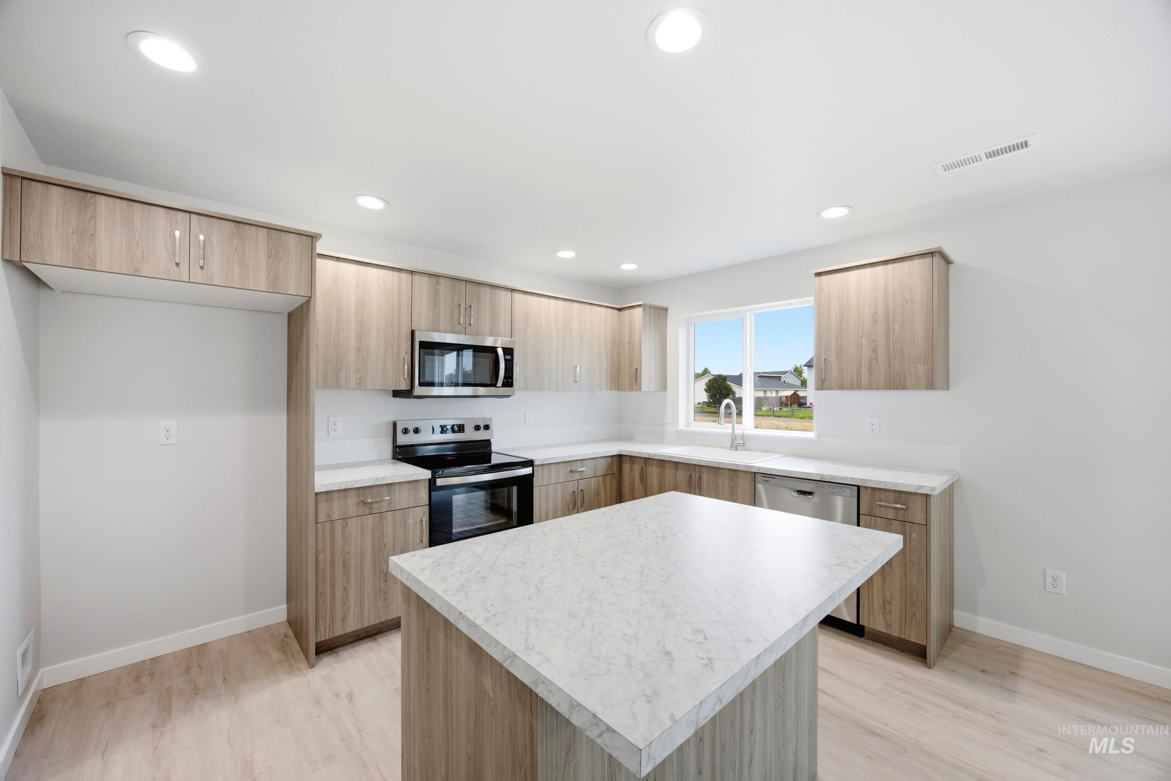 1357 Sunday River St Property Photo 4