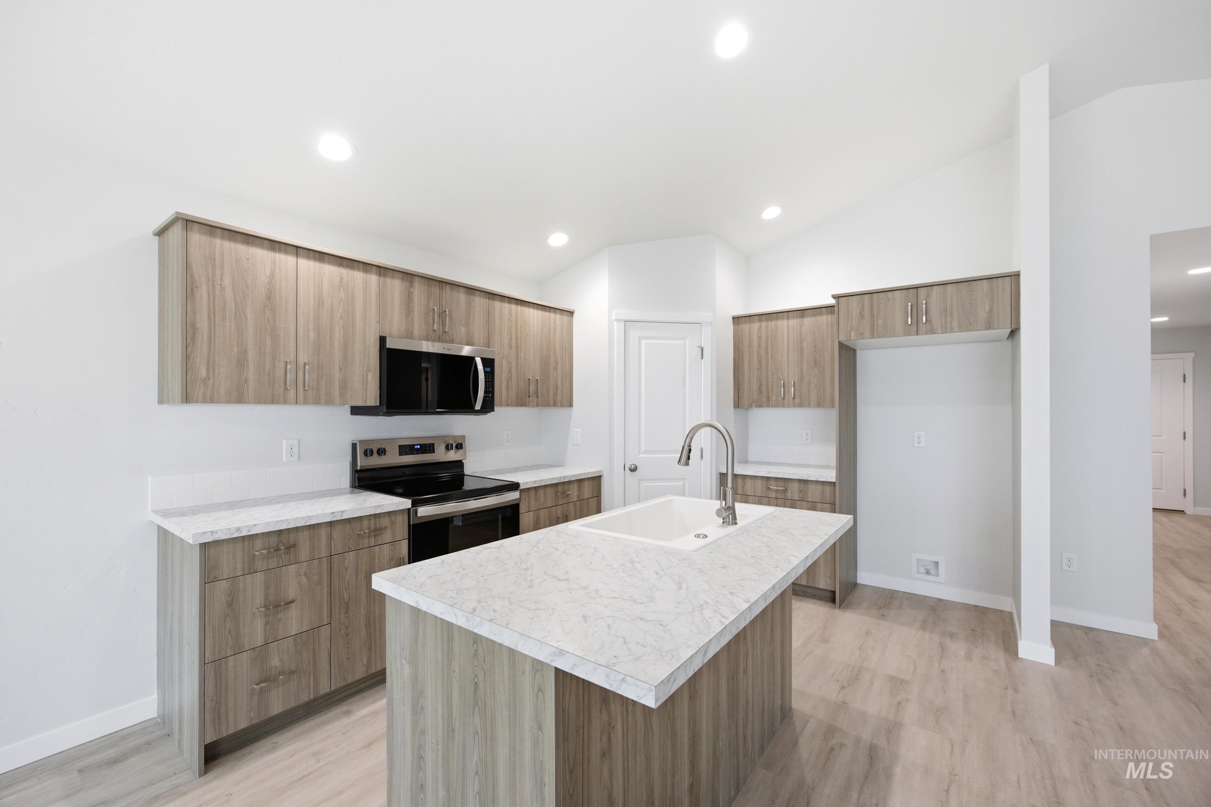 1423 Long Pond St Property Photo 3