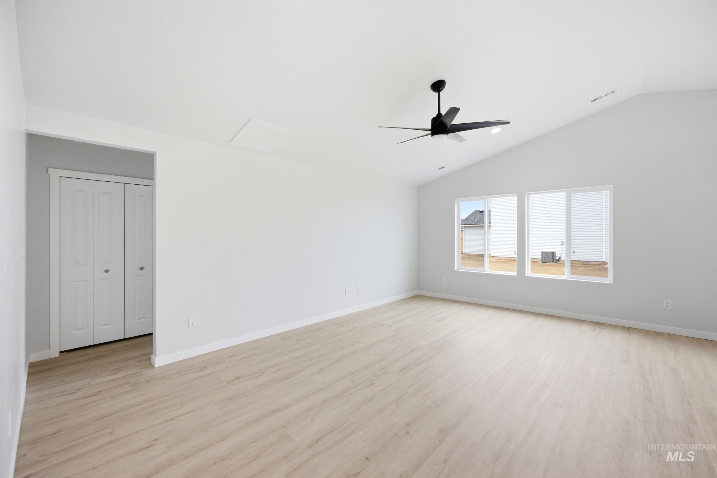 1423 Long Pond St Property Photo 6