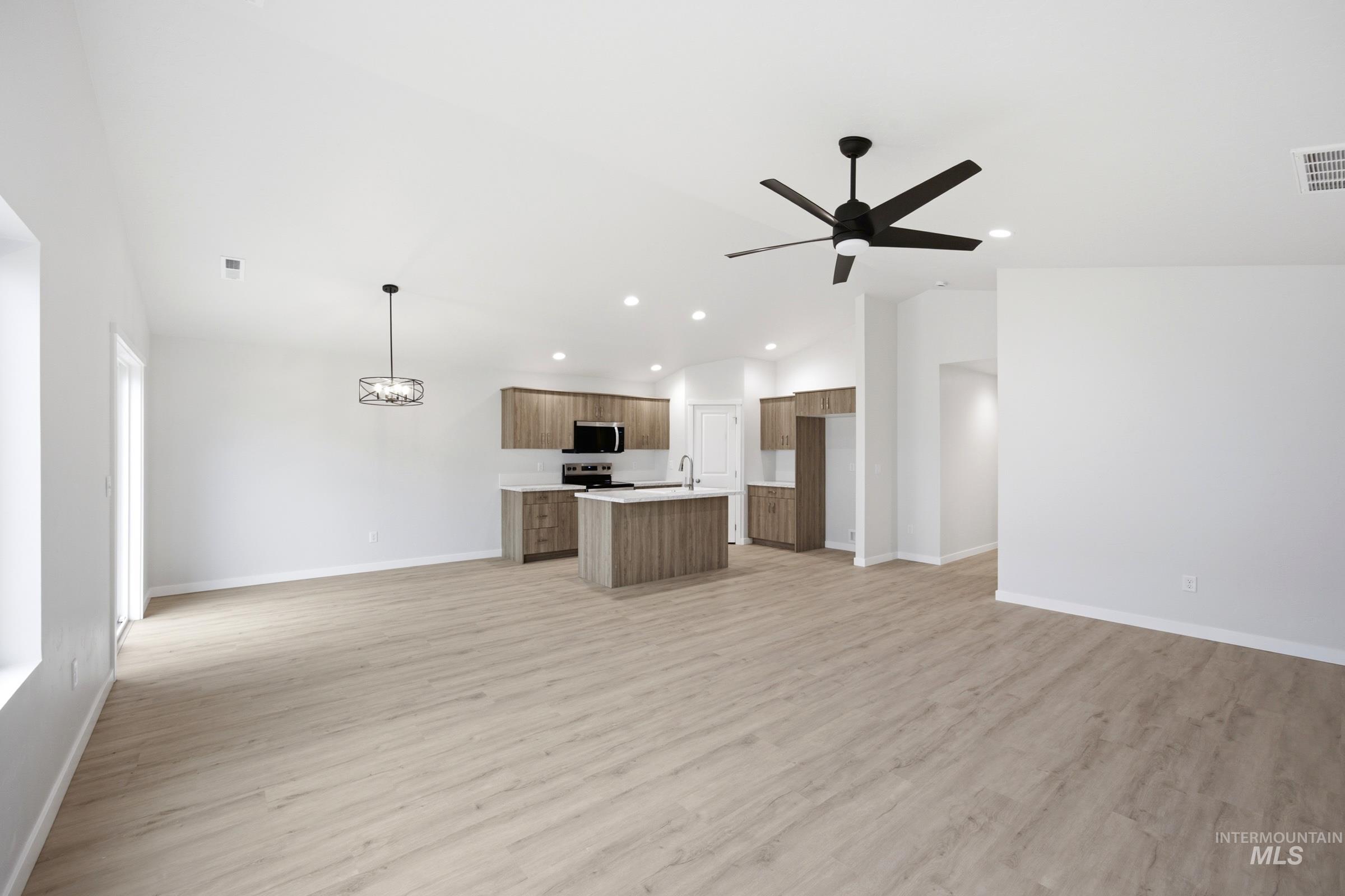 1423 Long Pond St Property Photo 7