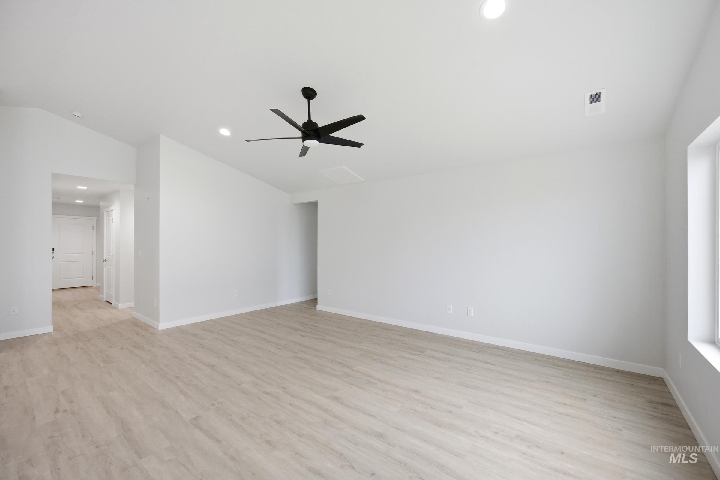 1423 Long Pond St Property Photo 8