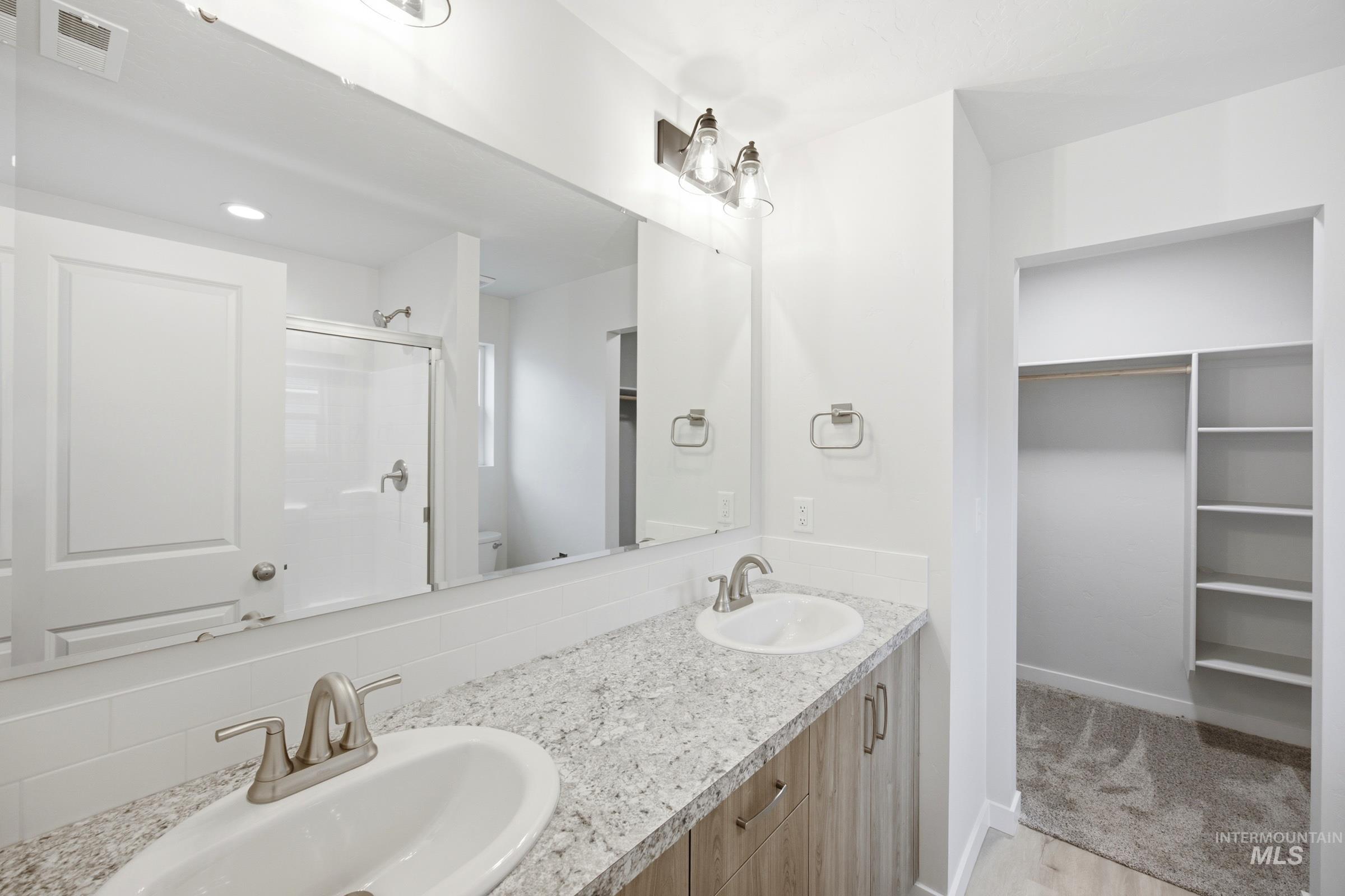 1423 Long Pond St Property Photo 11