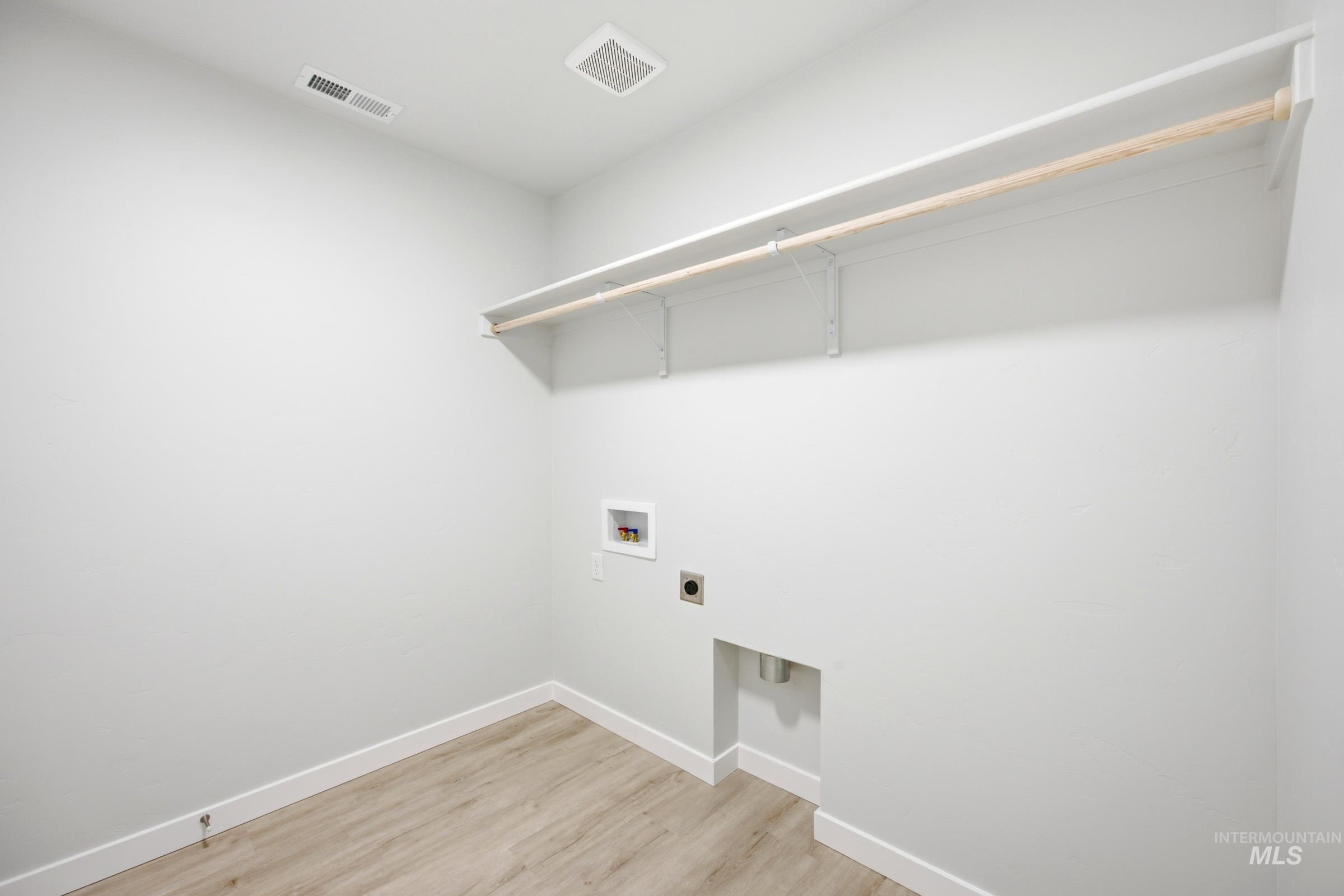 1423 Long Pond St Property Photo 13