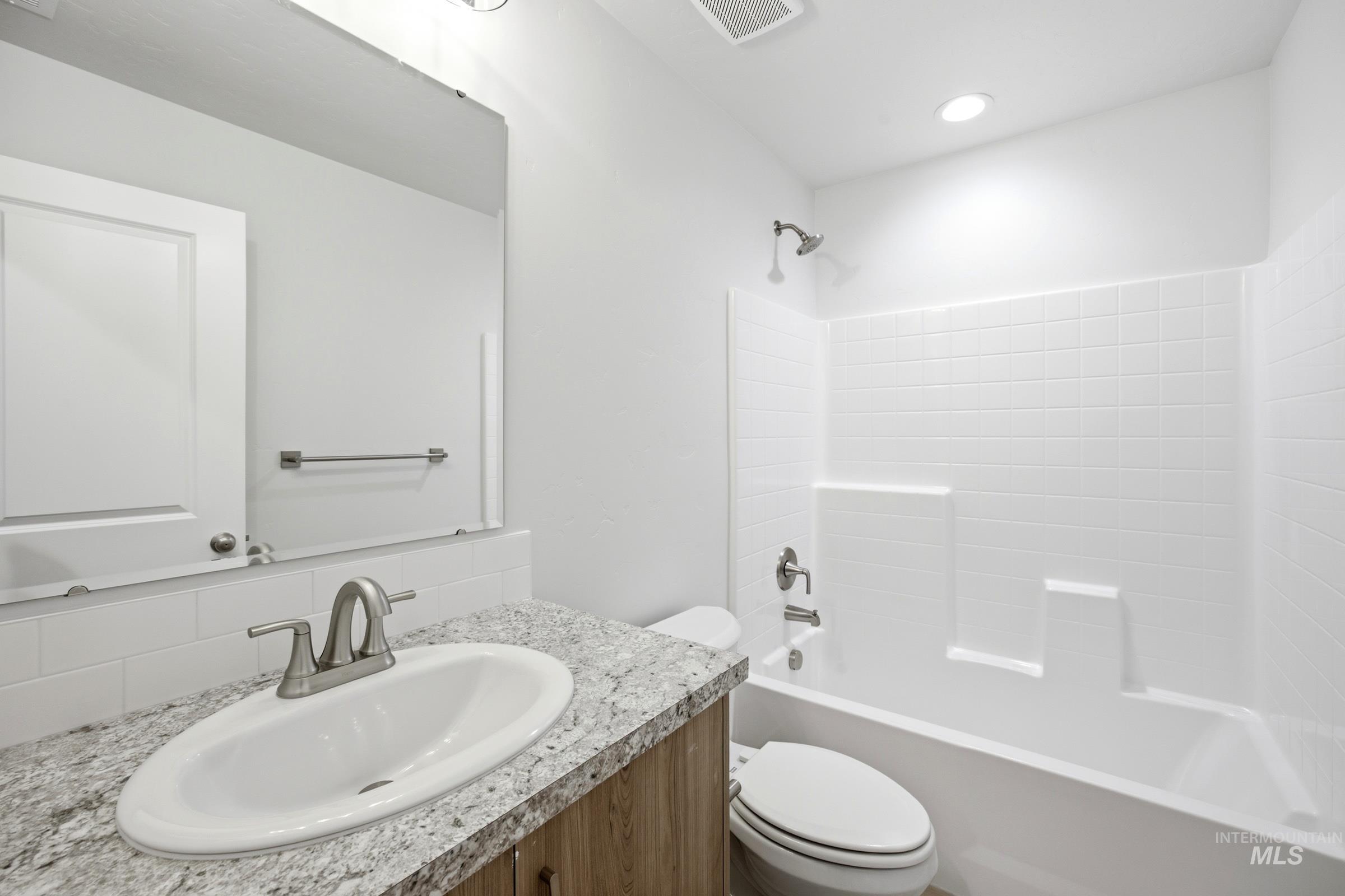 1423 Long Pond St Property Photo 15
