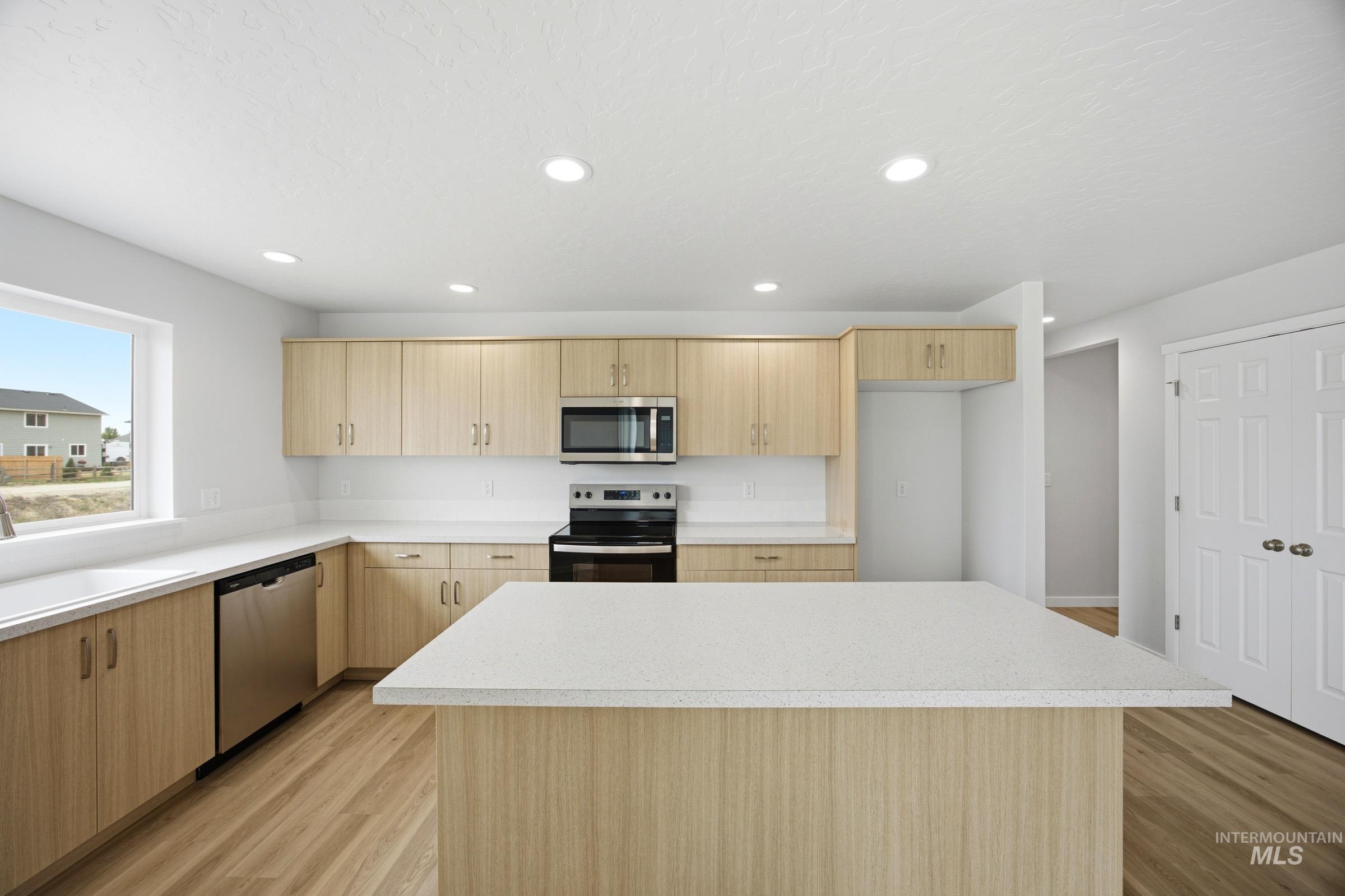 1625 Sunday River St Property Photo 4