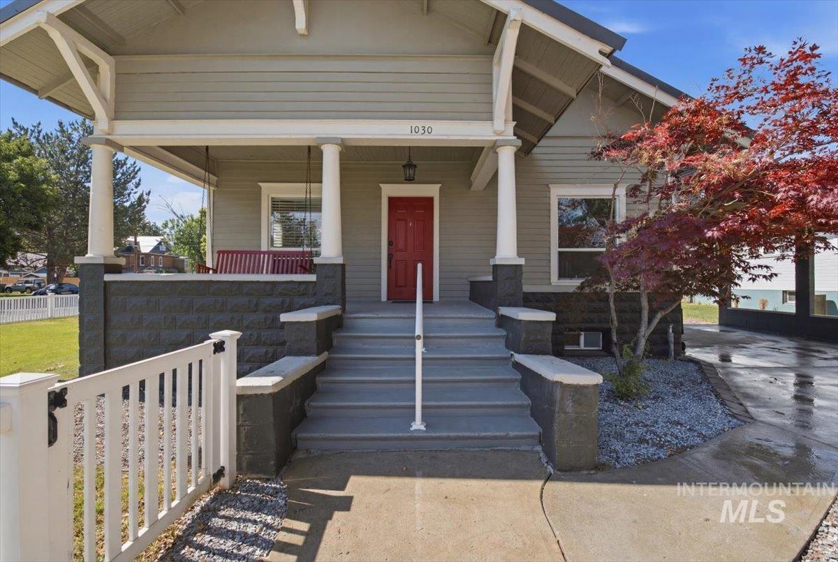 1030 Center Ave Property Photo 4
