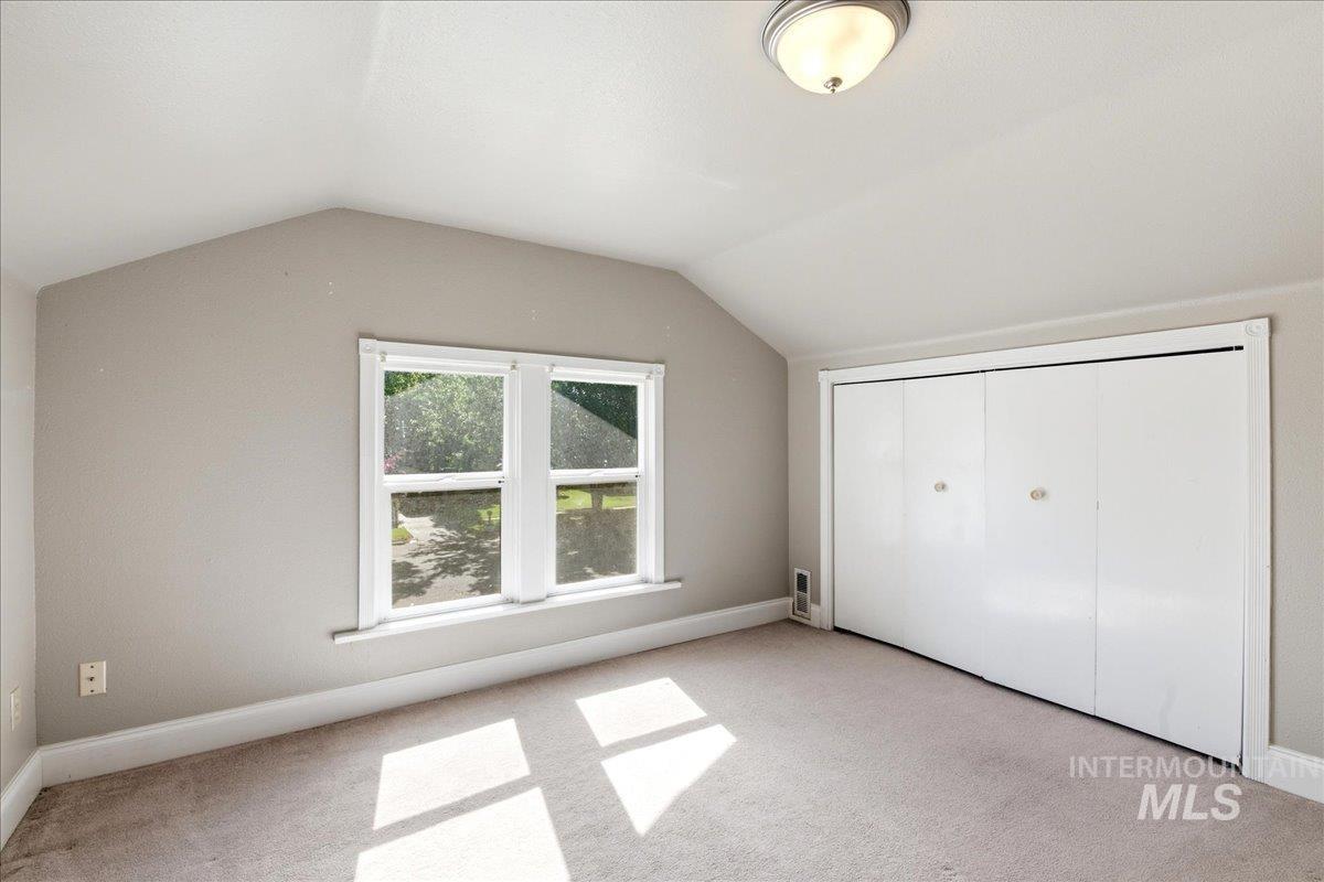 1030 Center Ave Property Photo 28