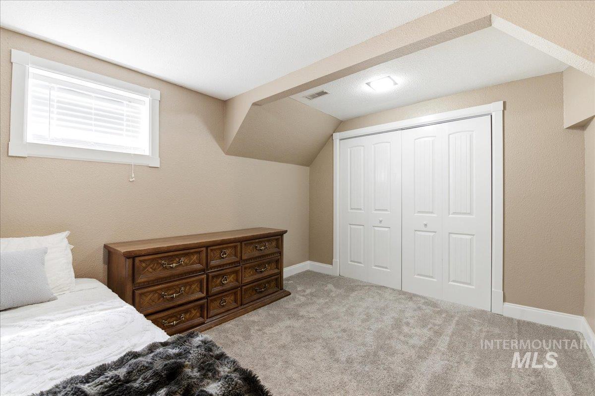 1030 Center Ave Property Photo 35
