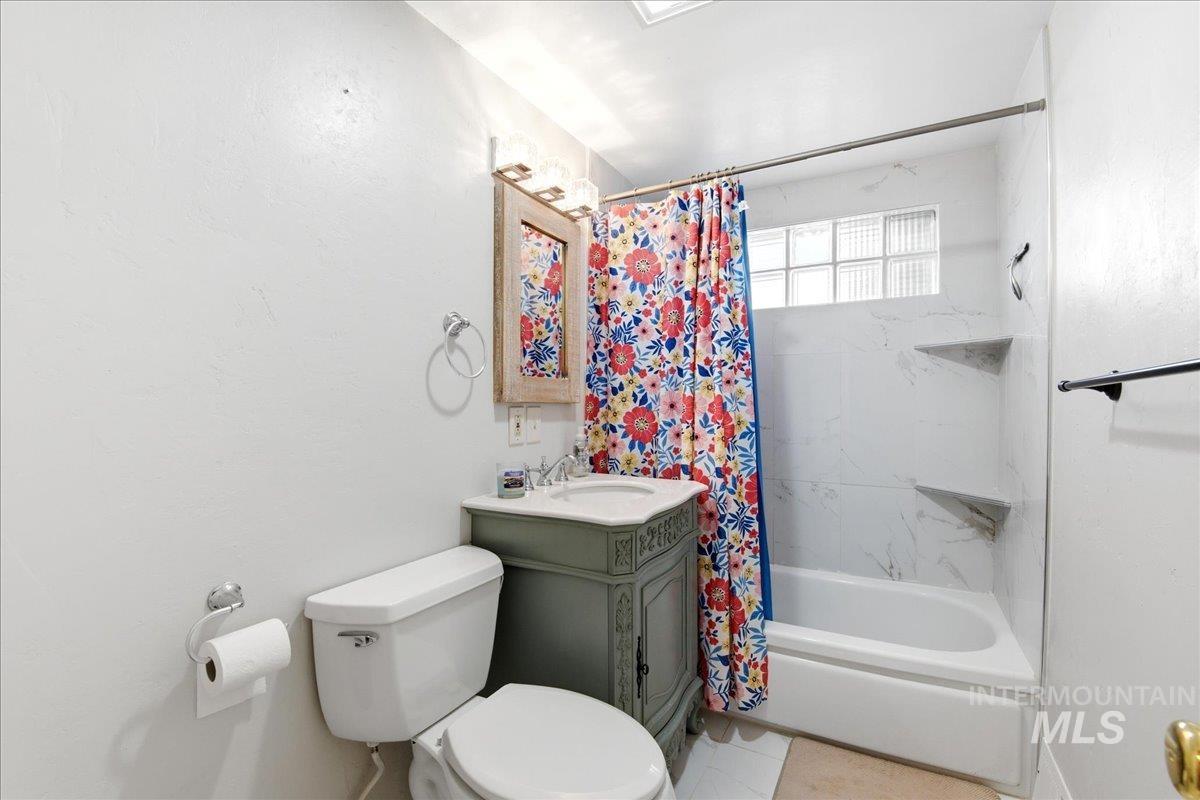 1030 Center Ave Property Photo 37