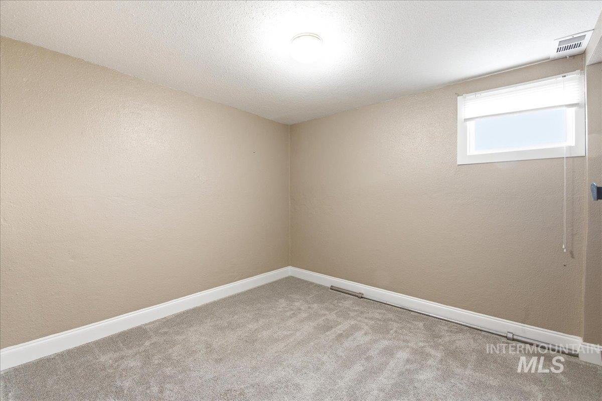 1030 Center Ave Property Photo 38