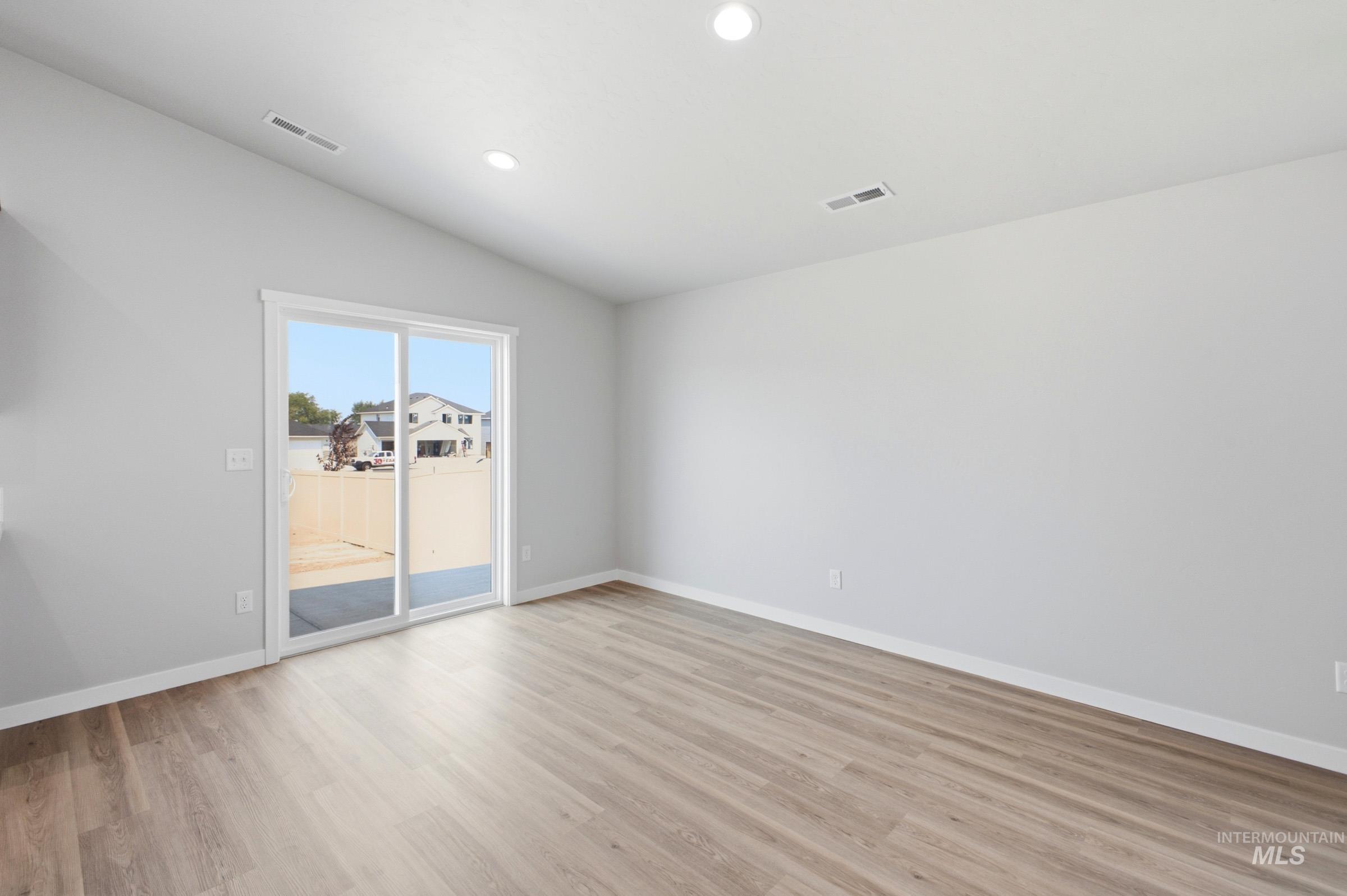 14106 Winding St Property Photo 6
