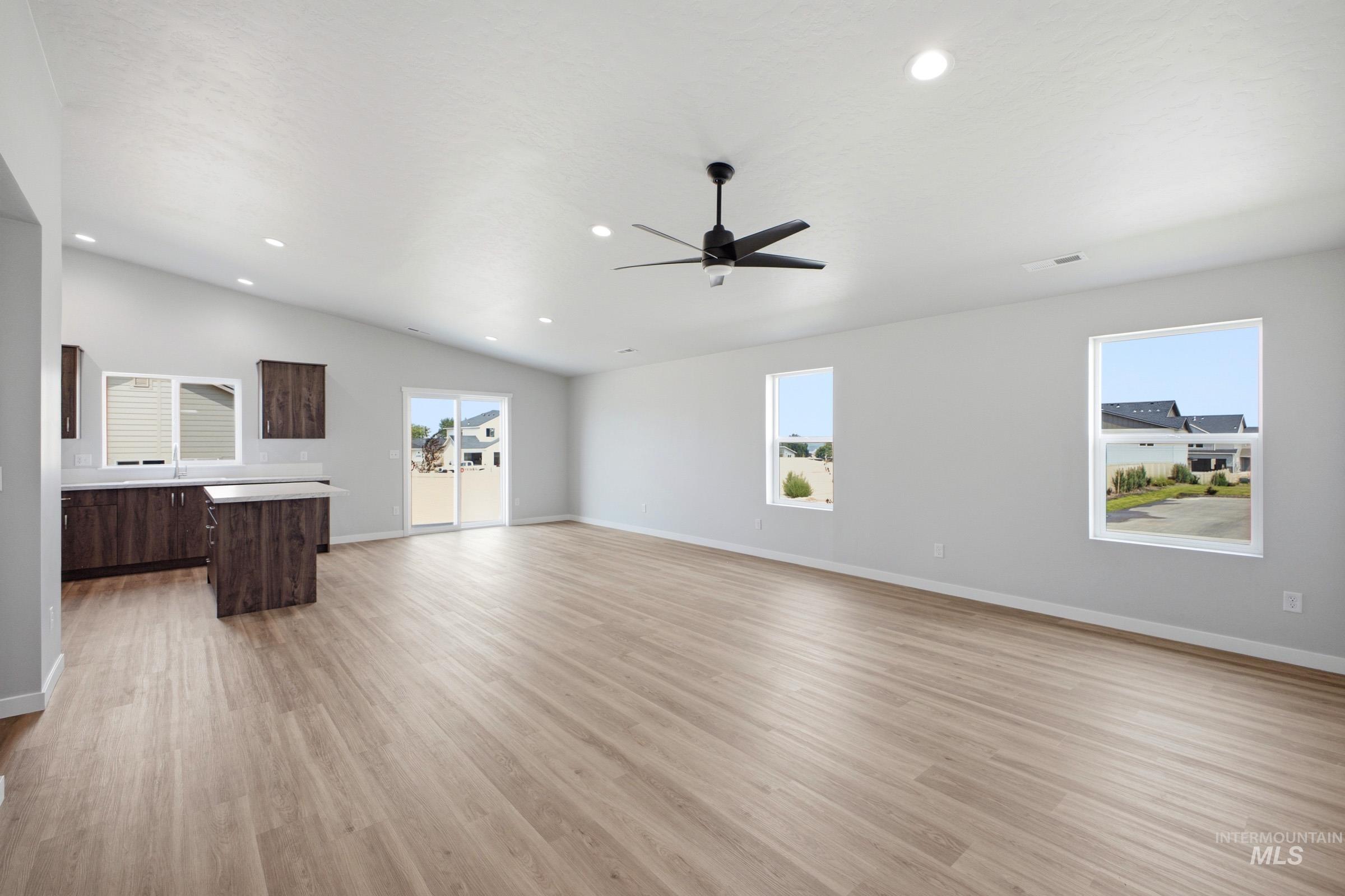 14106 Winding St Property Photo 7