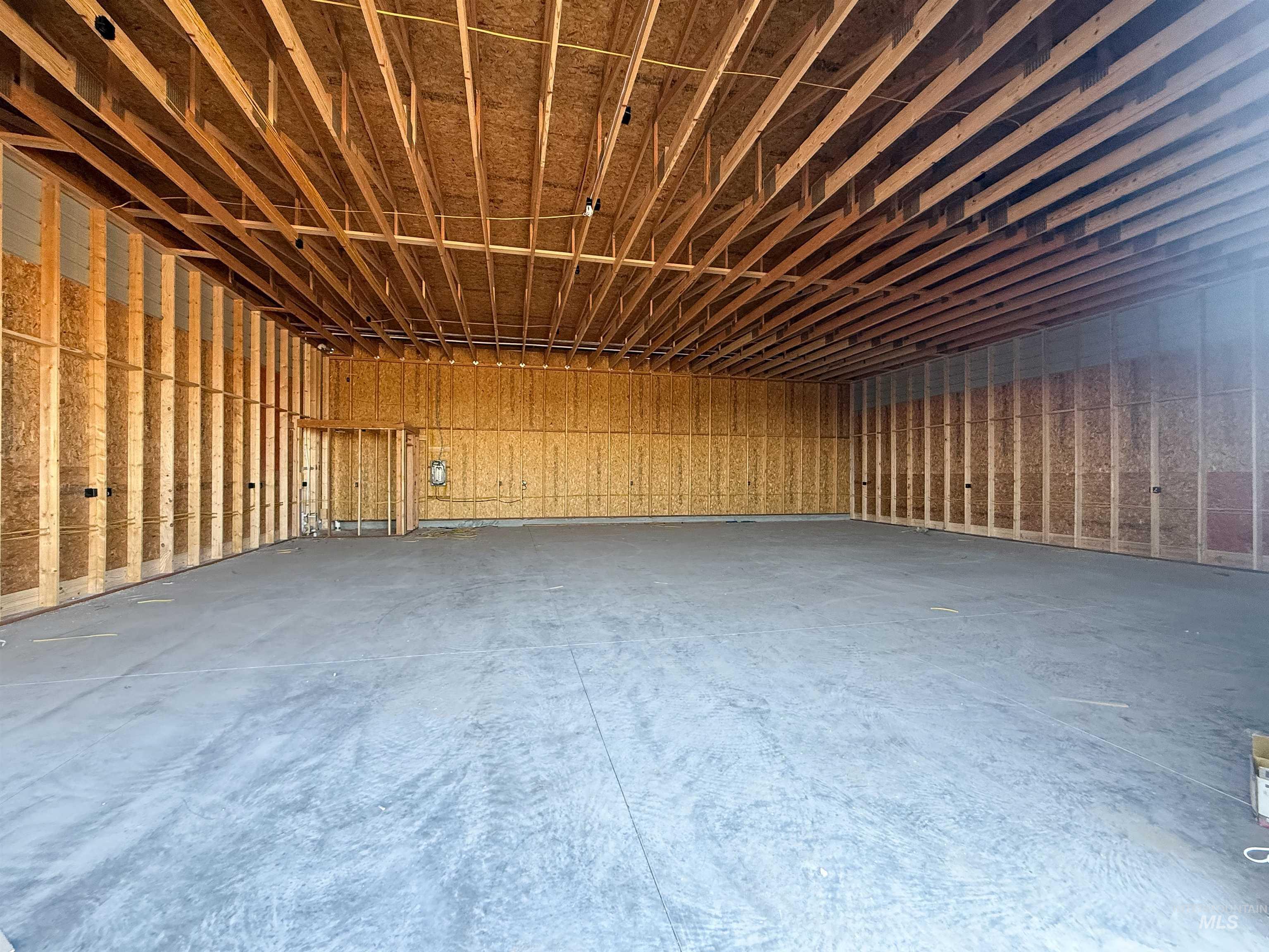 102 Grizzly Way Property Photo 3