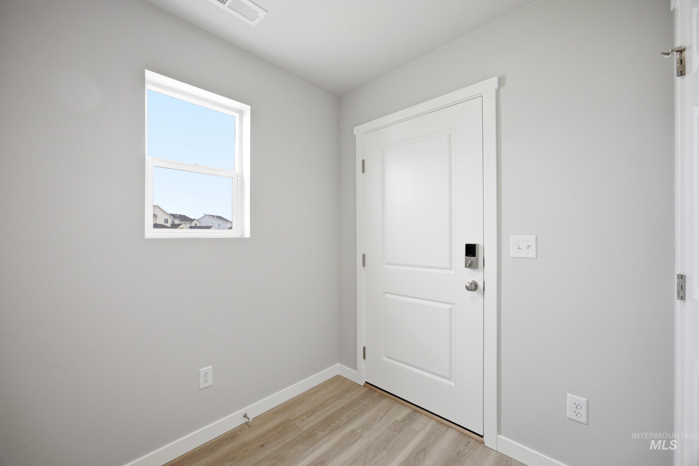 2367 W Fallon Lp Property Photo 2