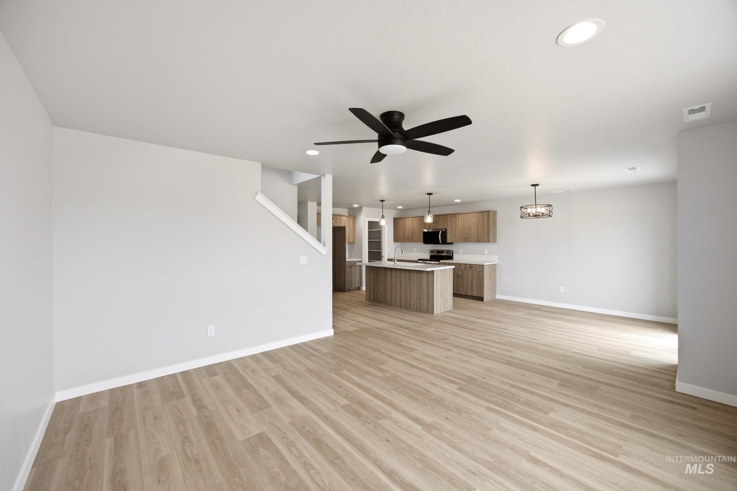 2367 W Fallon Lp Property Photo 8