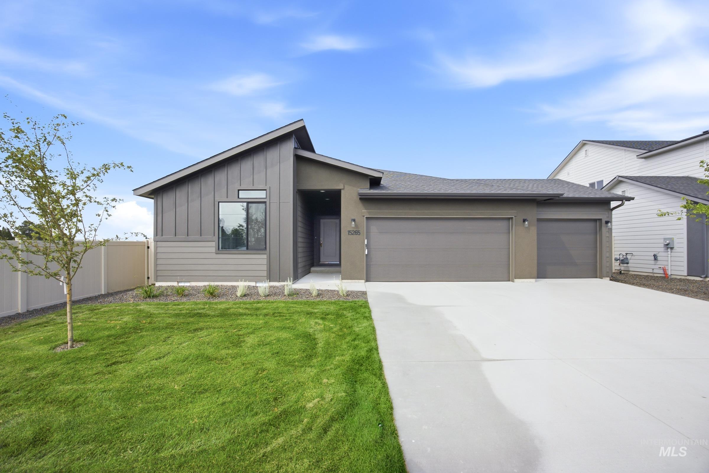 15265 Fuchsia Ave Property Photo 1