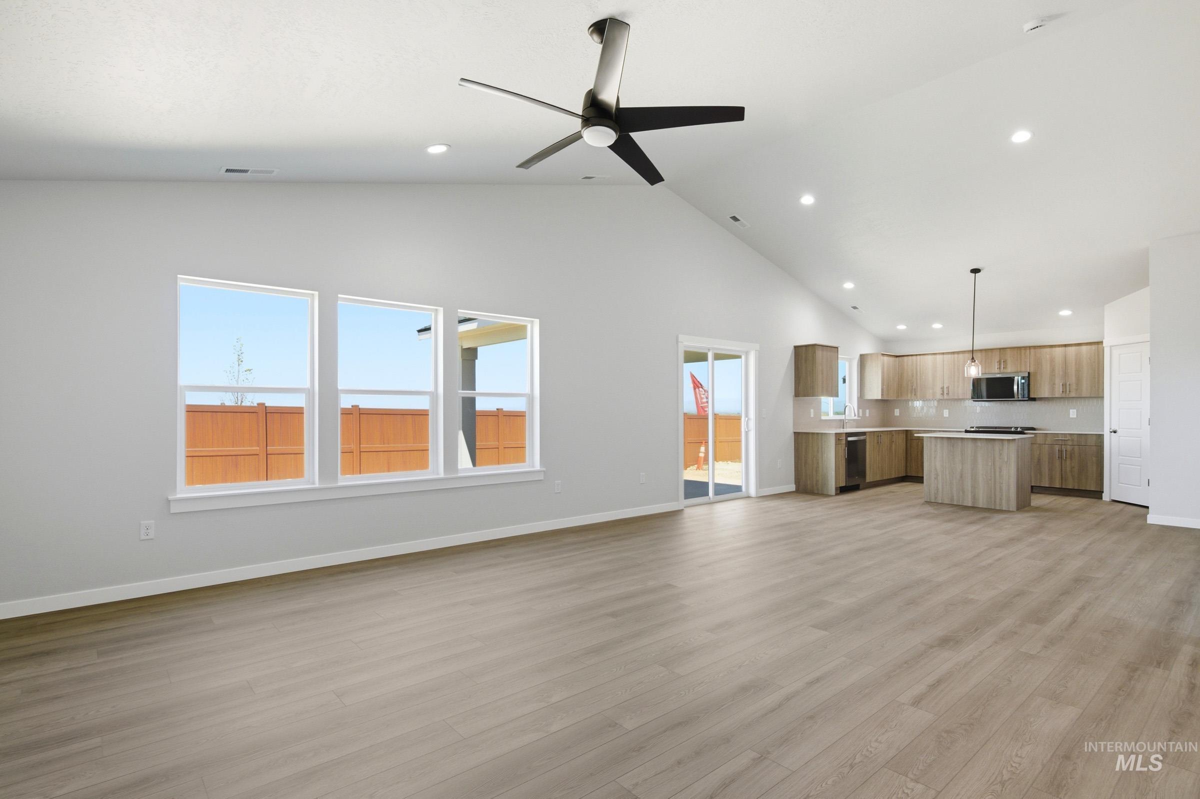 15265 Fuchsia Ave Property Photo 8