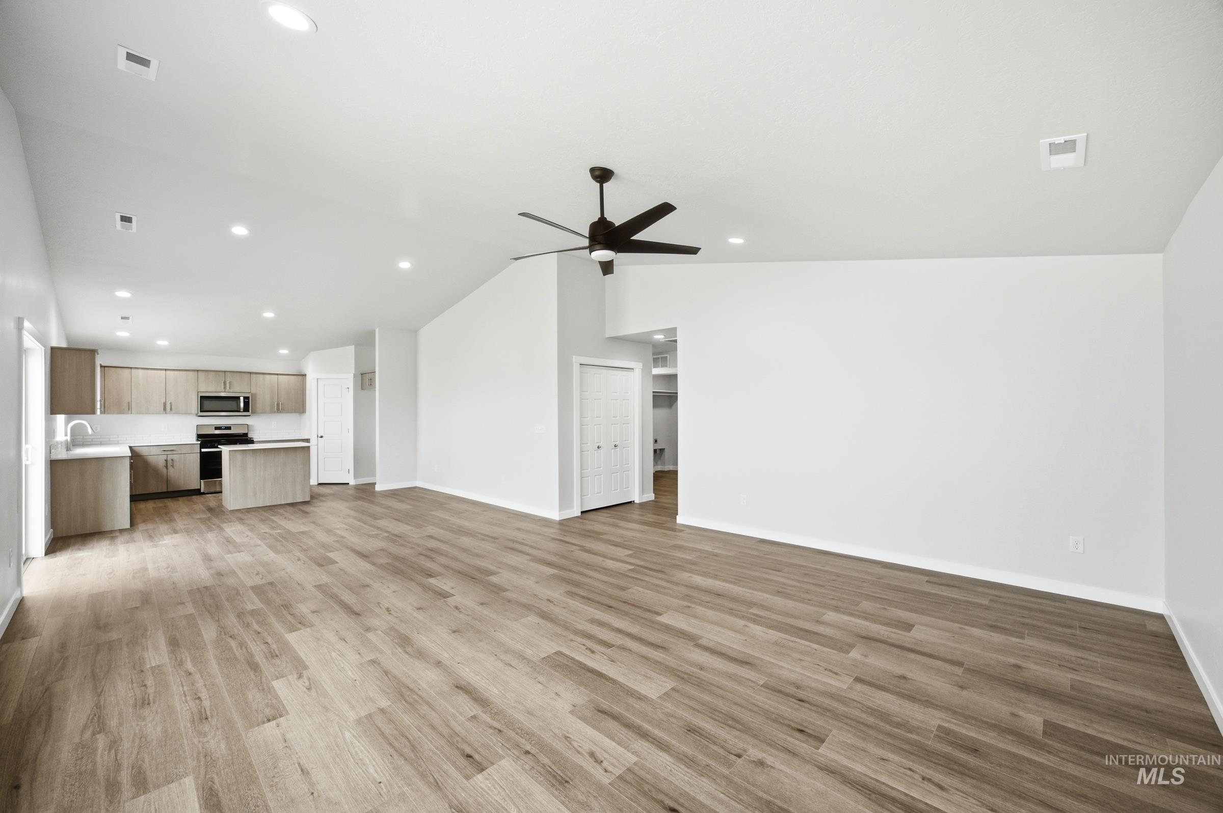 15265 Fuchsia Ave Property Photo 9