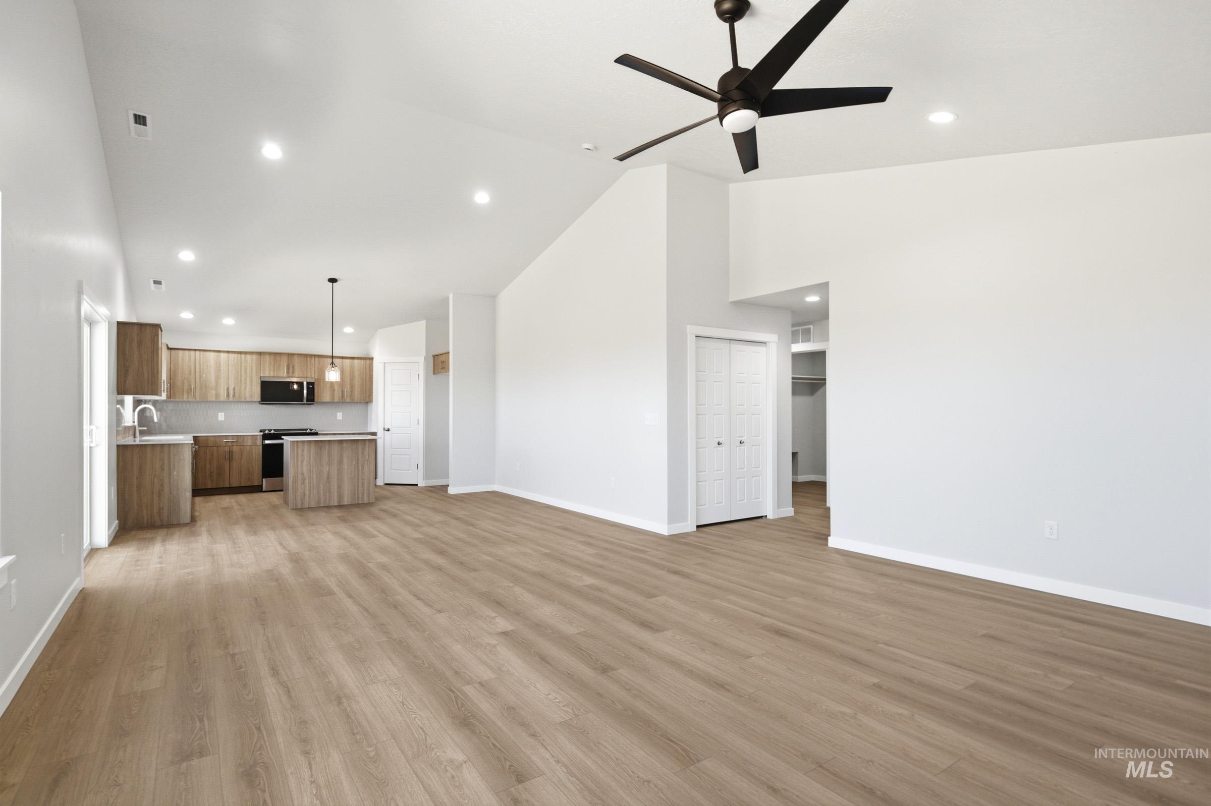 15265 Fuchsia Ave Property Photo 10