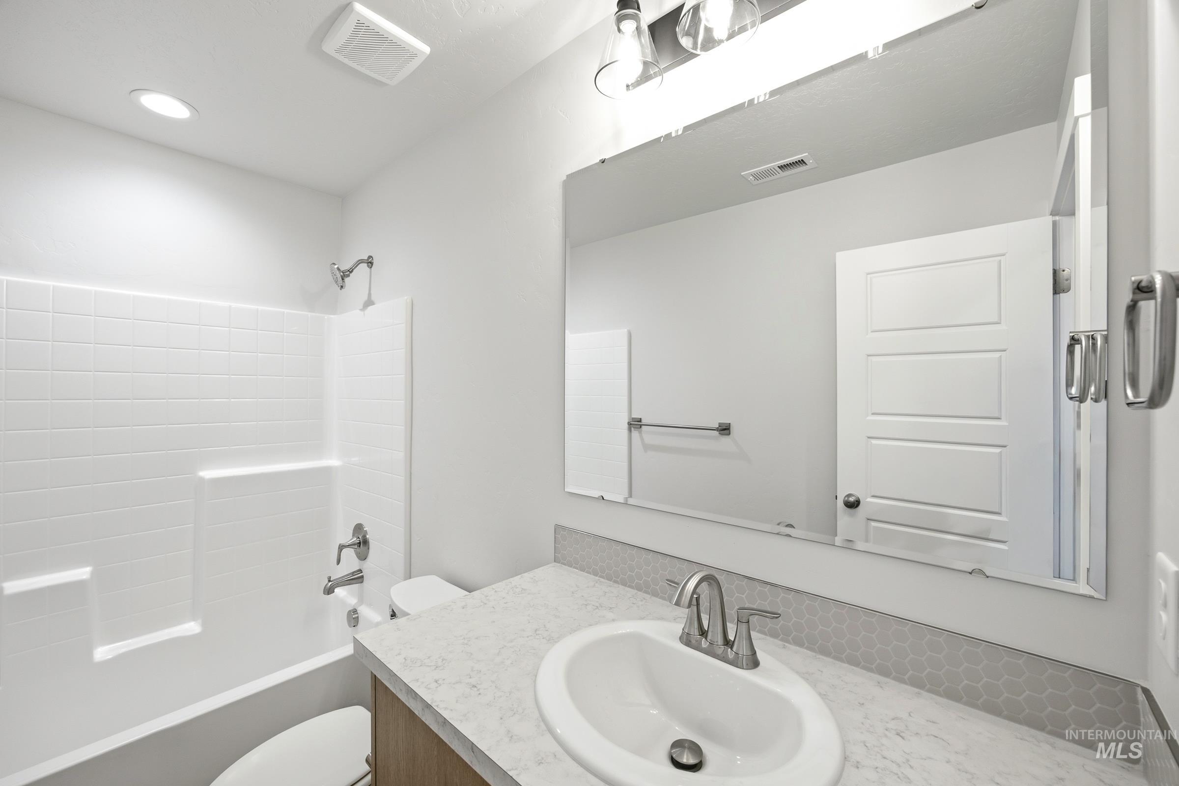 15265 Fuchsia Ave Property Photo 17