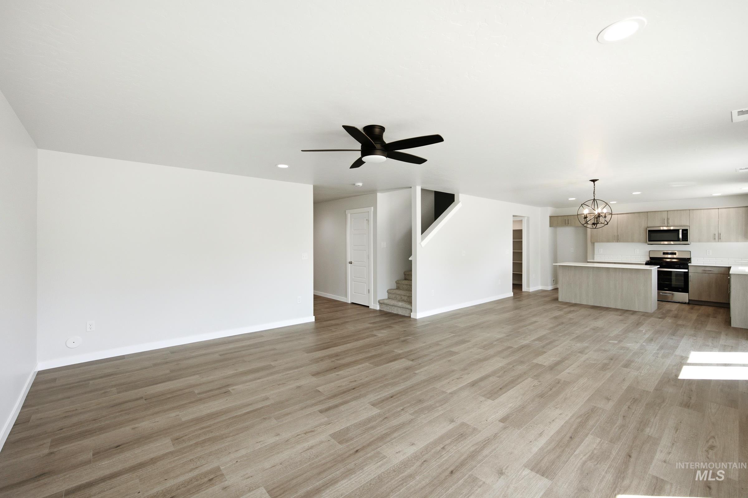 12829 Decatur St Property Photo 10