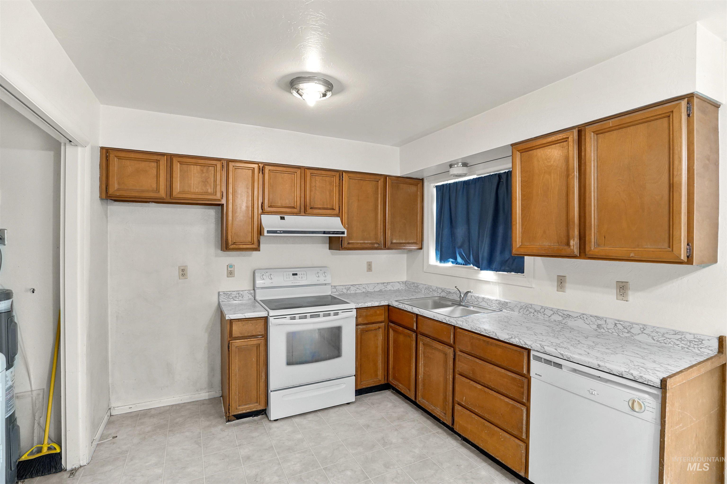 2941 Almo Ave, Property Photo 4